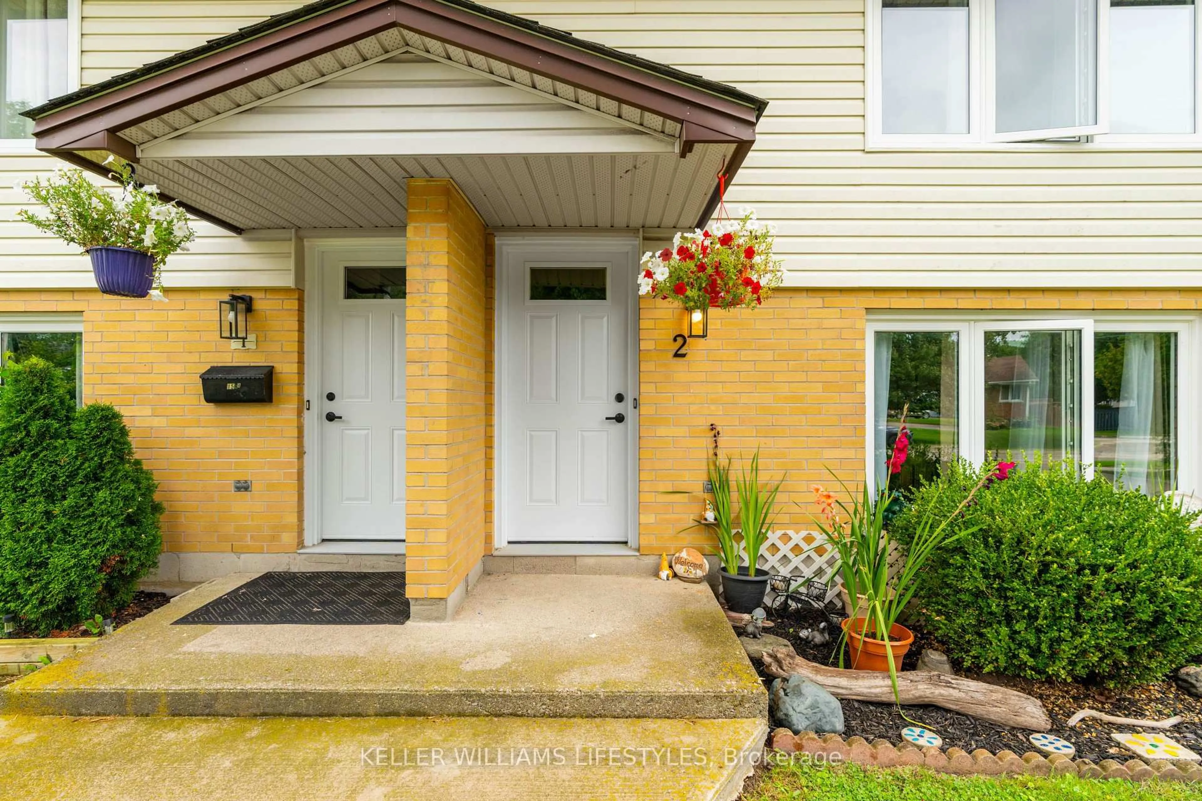 Indoor entryway for 155 Water St #2, Southwest Middlesex Ontario N0L 1M0
