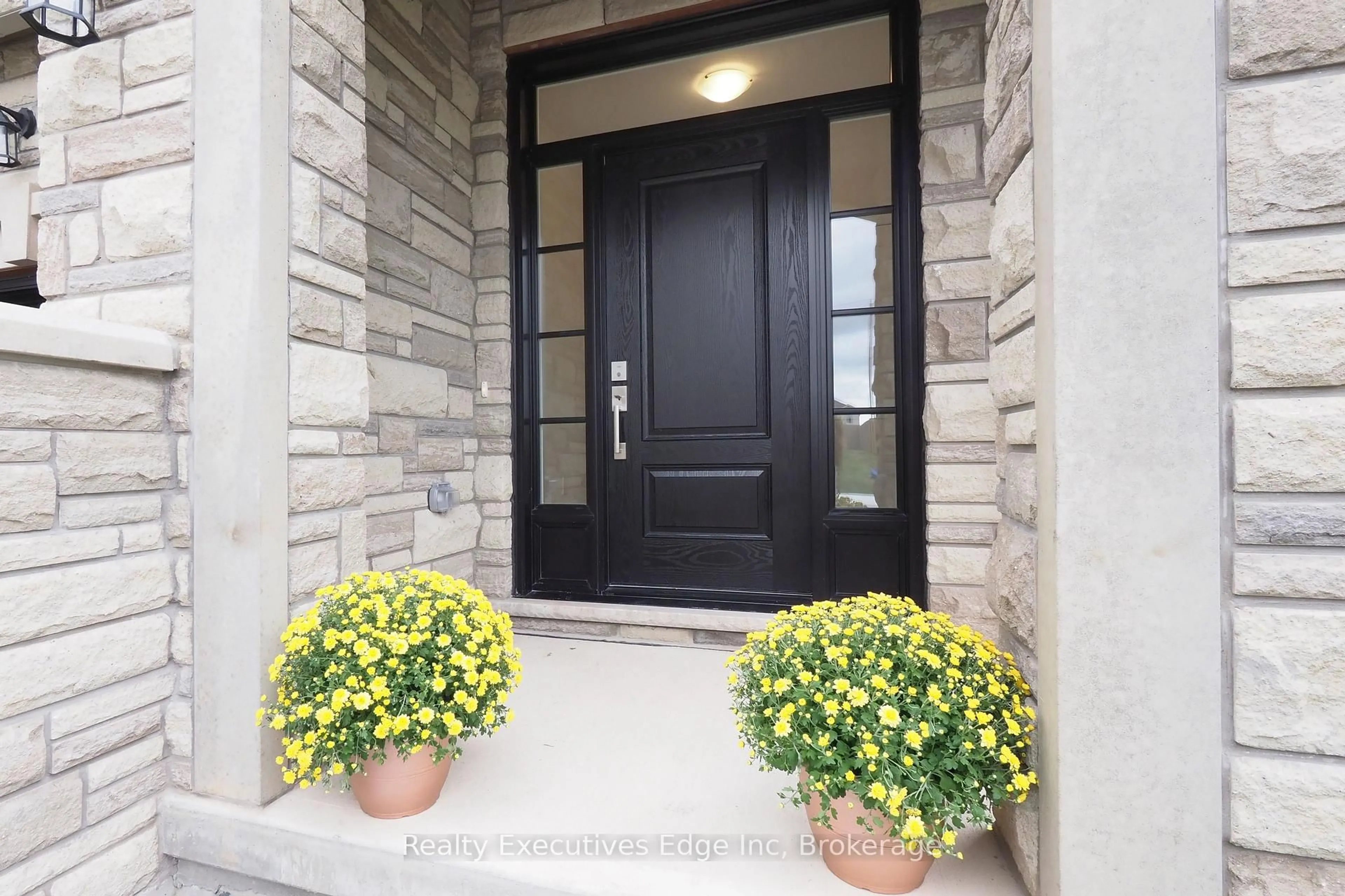 Indoor entryway for 675 Victoria Rd #16, Guelph Ontario N1E 0G4