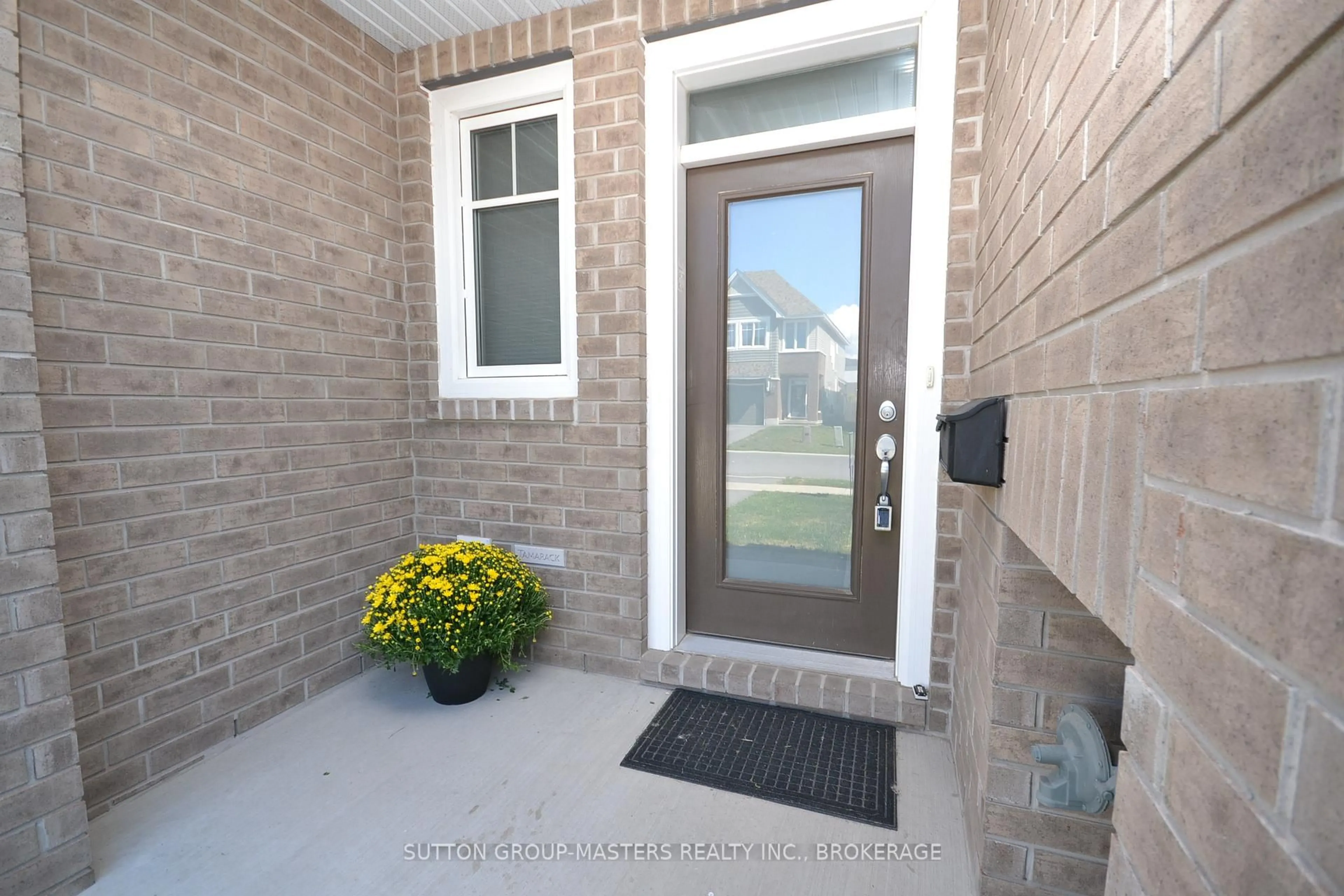 Indoor entryway for 1106 Barrow Ave, Kingston Ontario K7M 0G5