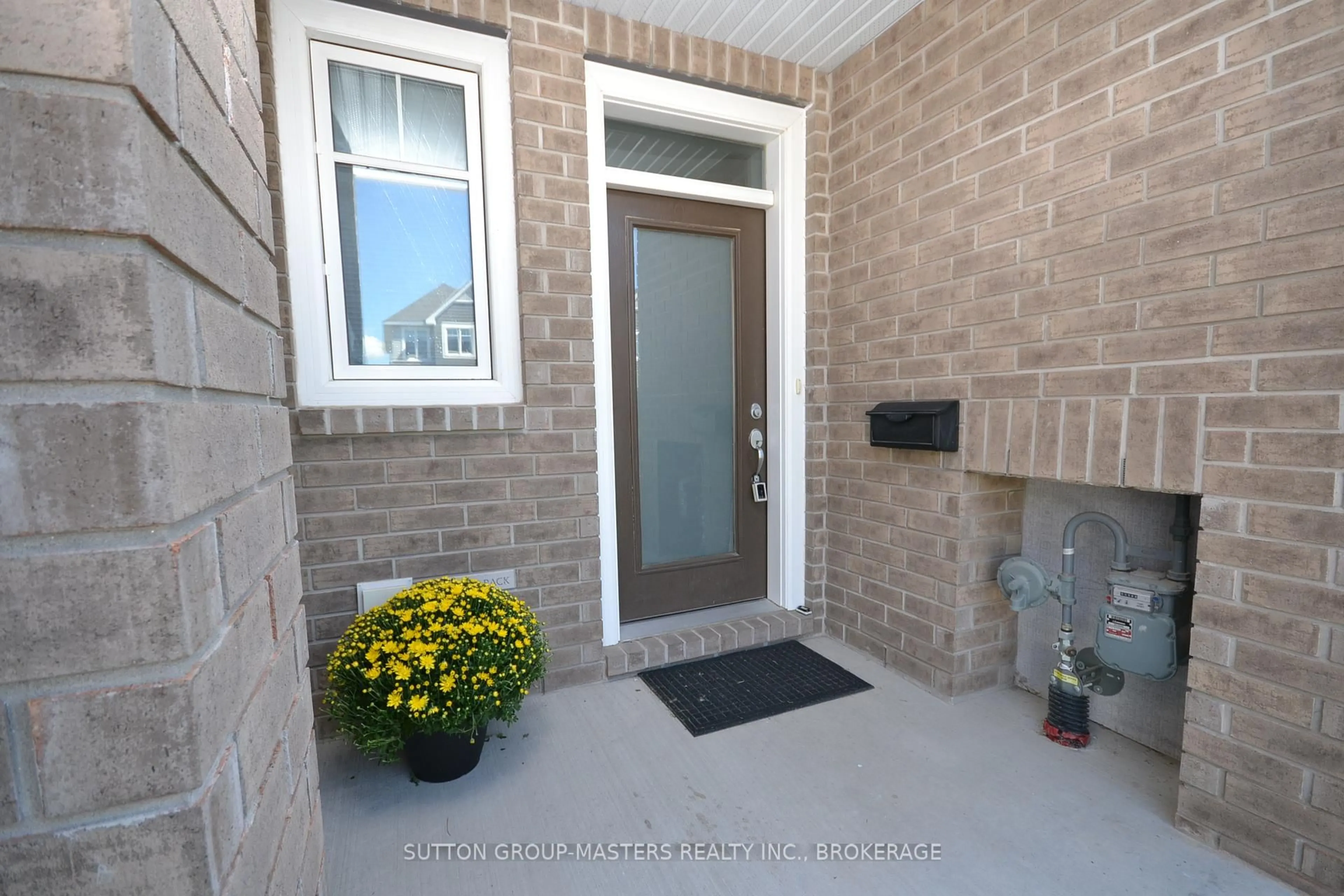 Indoor entryway for 1106 Barrow Ave, Kingston Ontario K7M 0G5