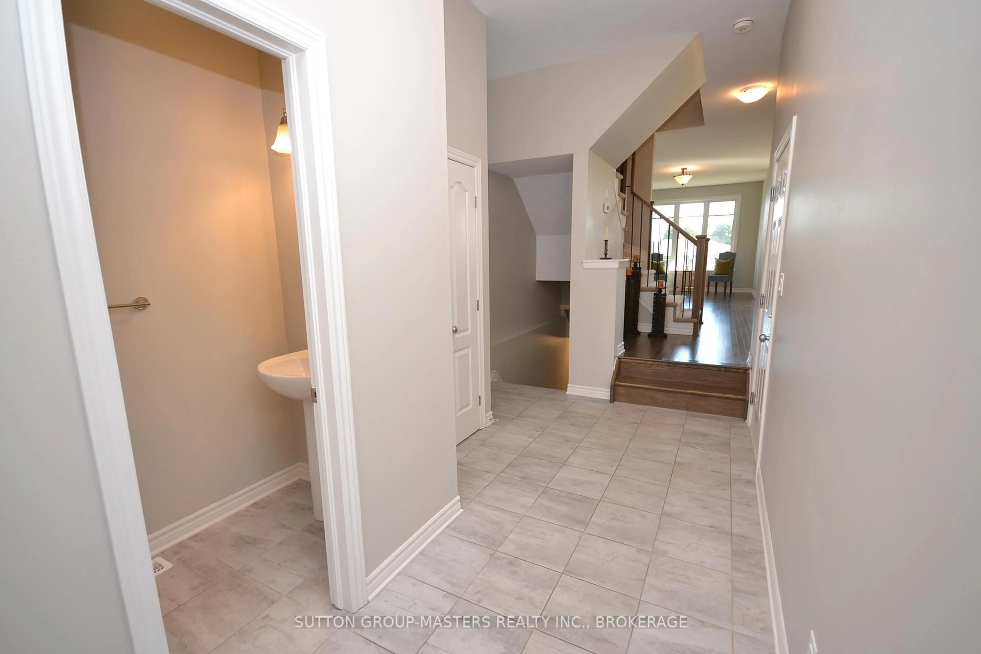 Indoor entryway for 1106 Barrow Ave, Kingston Ontario K7M 0G5