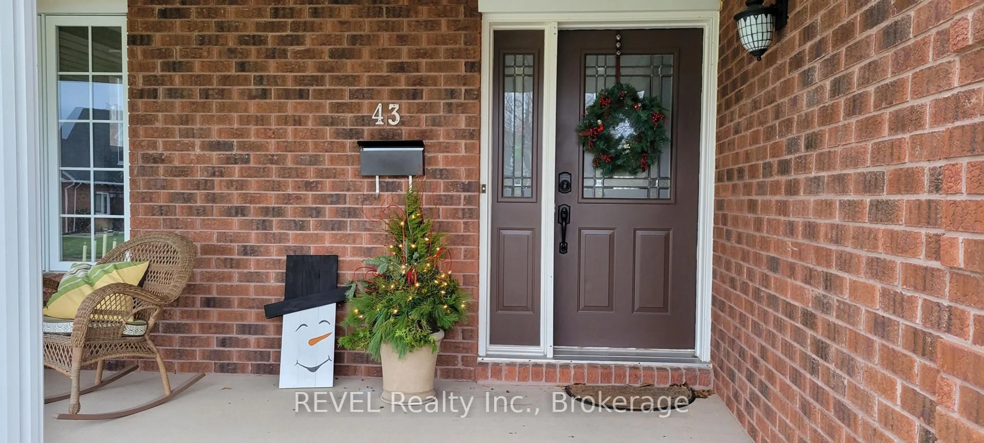 Indoor entryway for 43 Flannery Lane, Thorold Ontario L2V 4V8