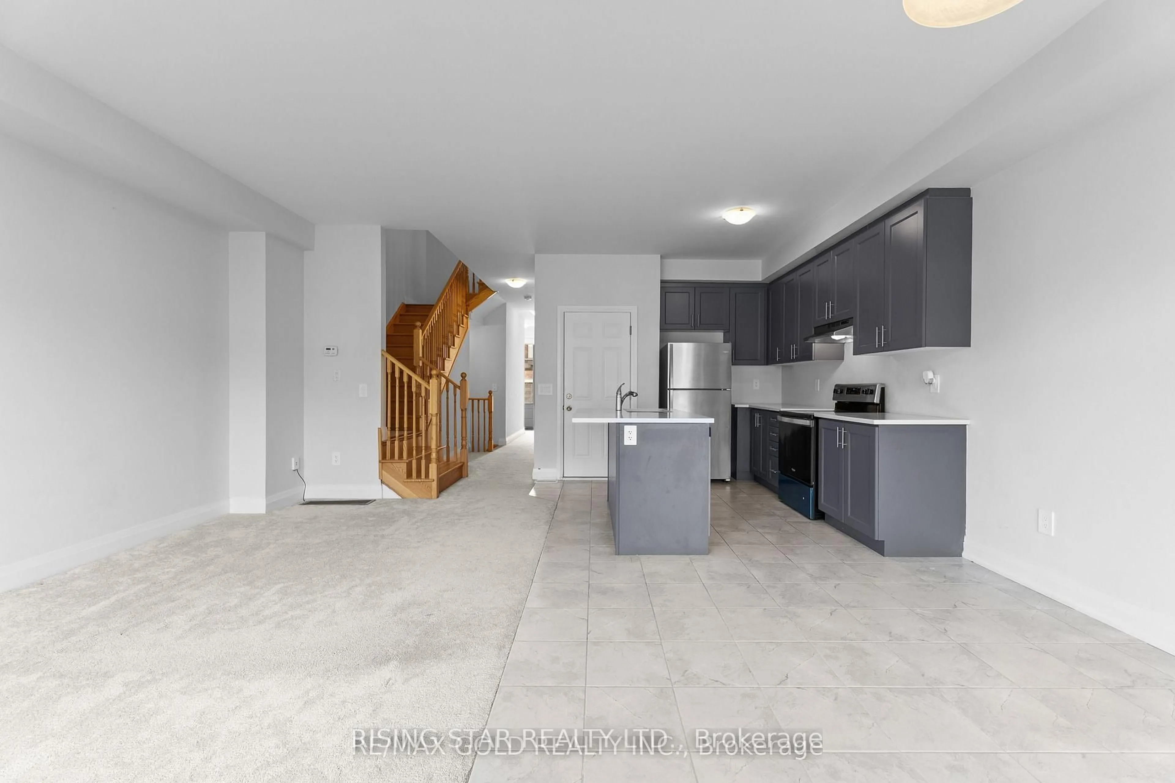 Open concept kitchen, unknown for 136 Corley St, Kawartha Lakes Ontario K9V 0R4