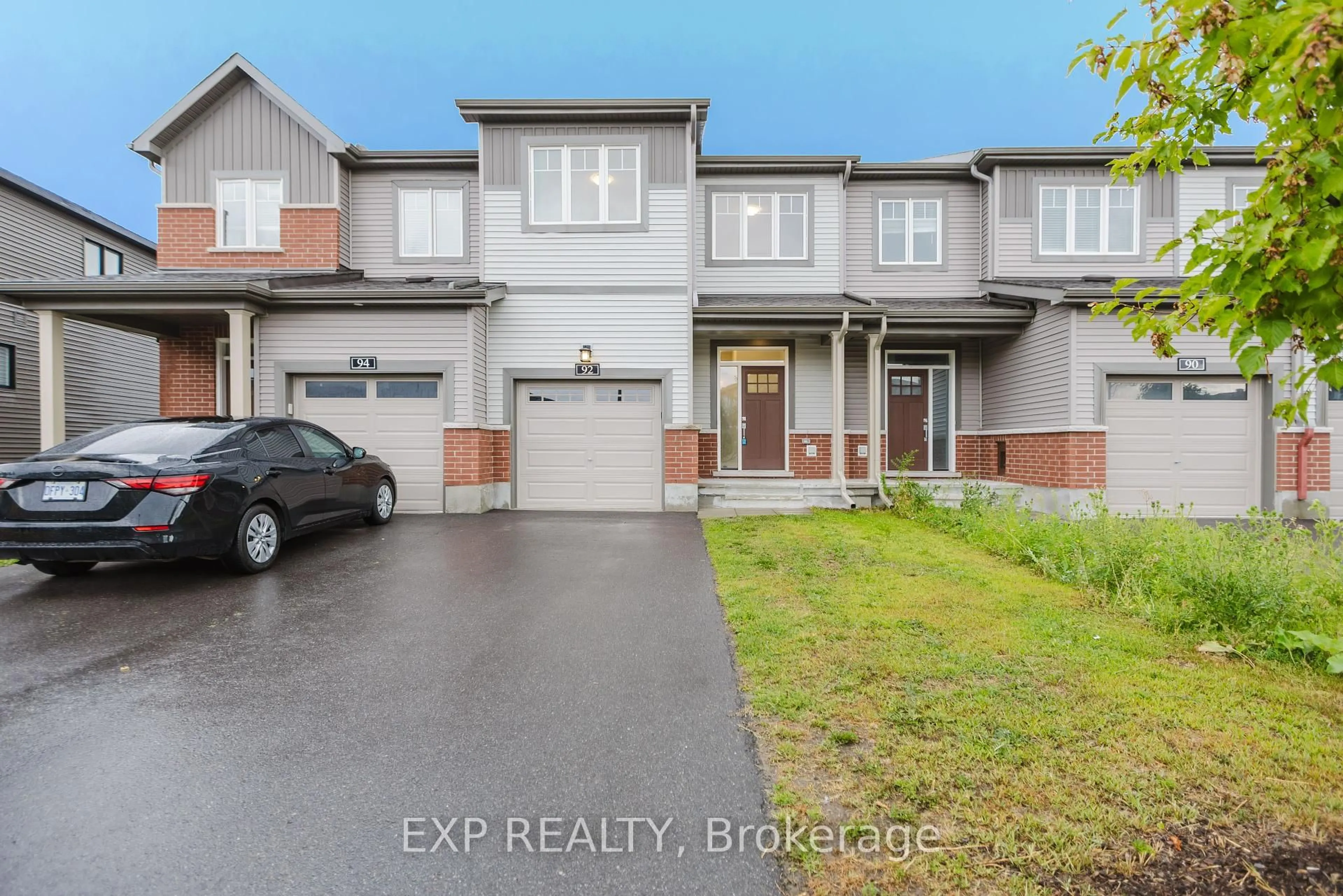 A pic from outside/outdoor area/front of a property/back of a property/a pic from drone, street for 92 Natare Pl, Ottawa Ontario K2T 0P2