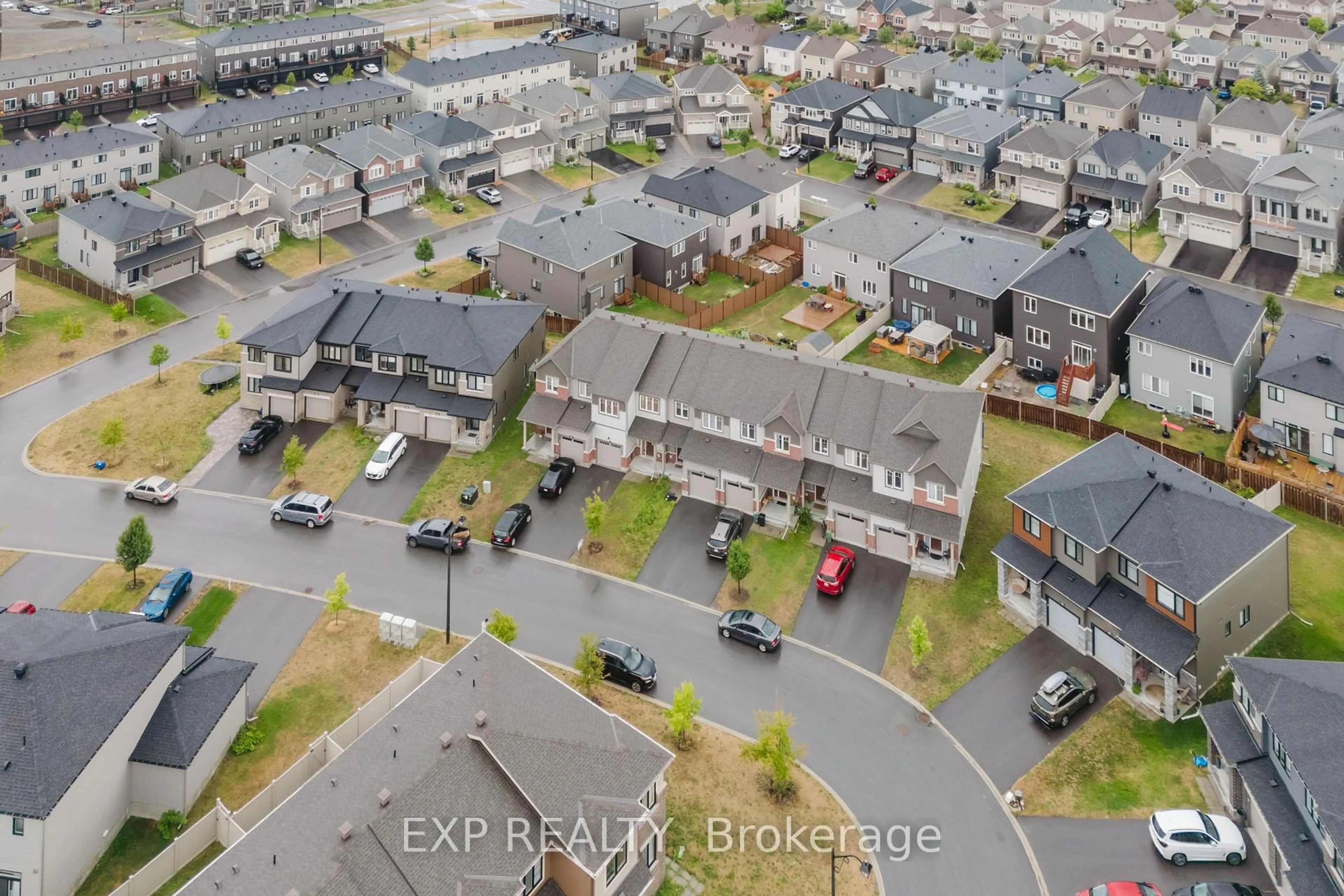 A pic from outside/outdoor area/front of a property/back of a property/a pic from drone, street for 92 Natare Pl, Ottawa Ontario K2T 0P2