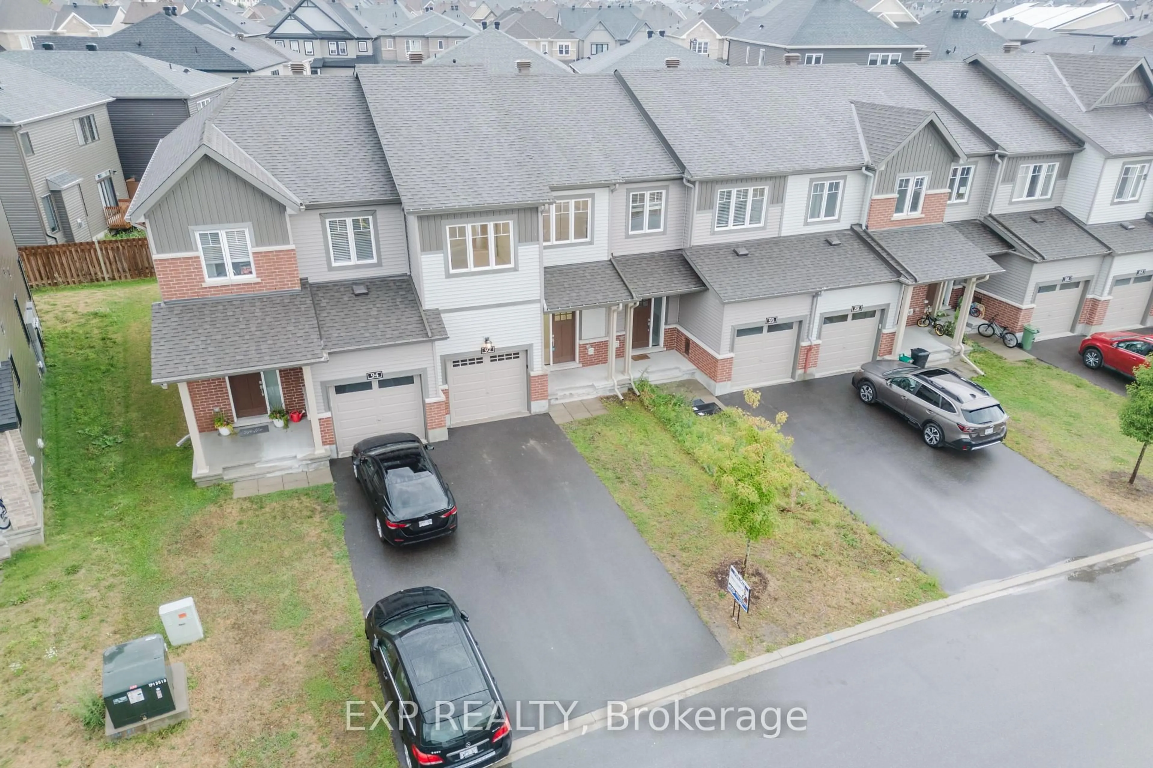 A pic from outside/outdoor area/front of a property/back of a property/a pic from drone, street for 92 Natare Pl, Ottawa Ontario K2T 0P2