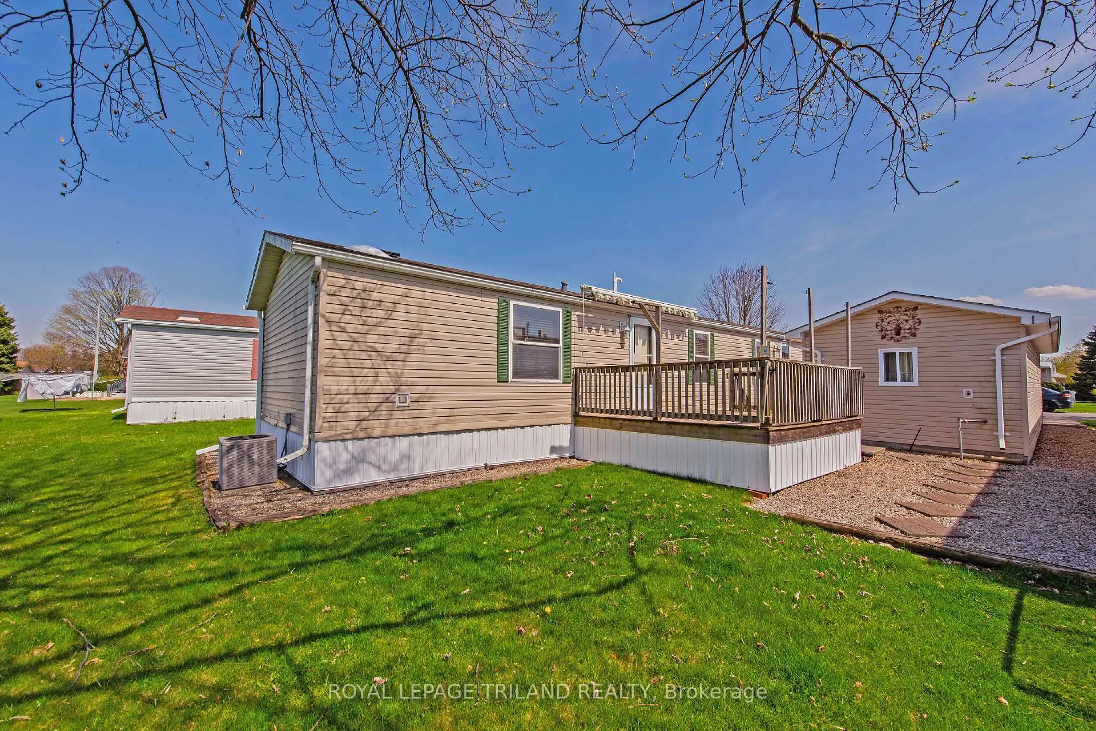 Home with vinyl exterior material, unknown for 5 Stewart St #A, Strathroy-Caradoc Ontario N7G 1A1
