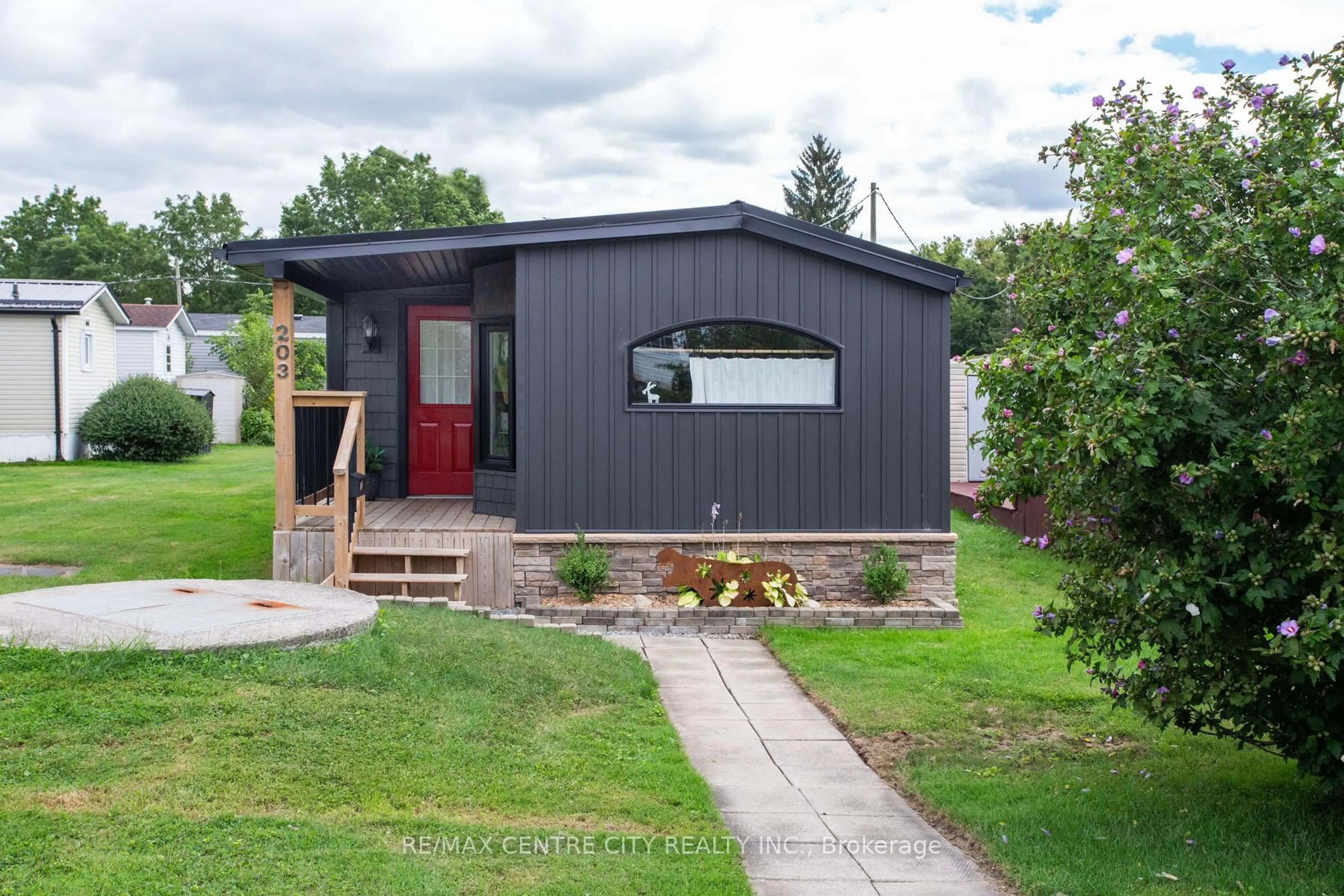 Shed for 198 Springbank Dr #203, London South Ontario N6J 1G1