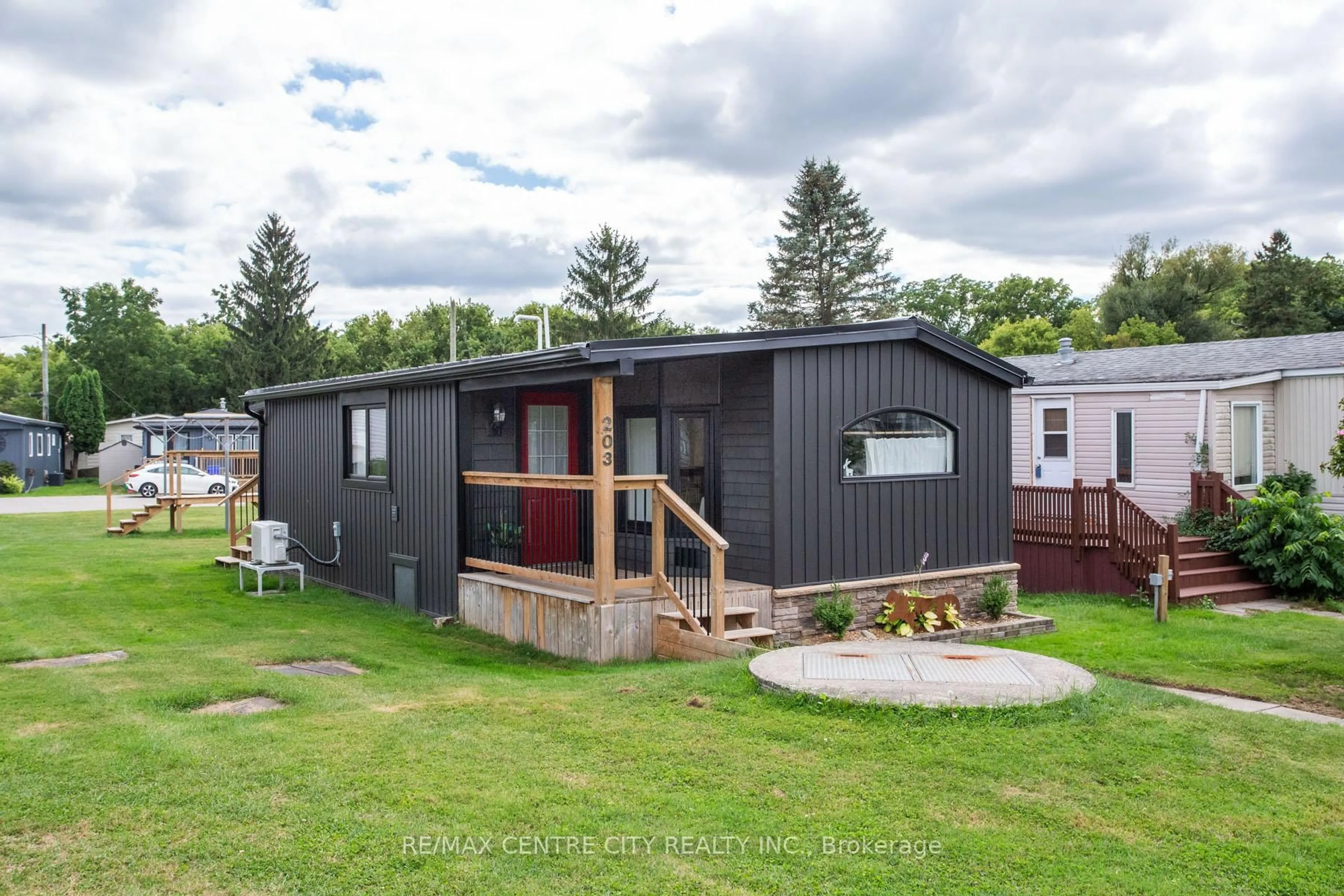 Home with vinyl exterior material, street for 198 Springbank Dr #203, London South Ontario N6J 1G1