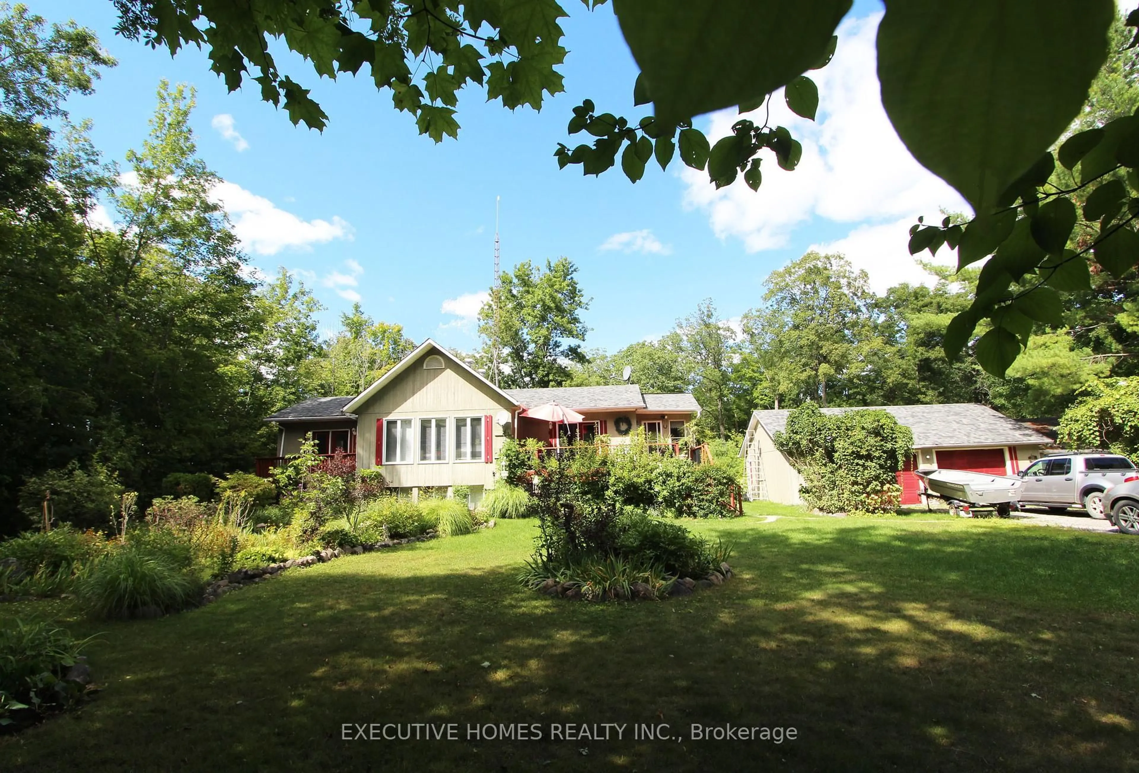 A pic from outside/outdoor area/front of a property/back of a property/a pic from drone, unknown for 28 Woodlawn Dr, Trent Hills Ontario K0L 1Y0