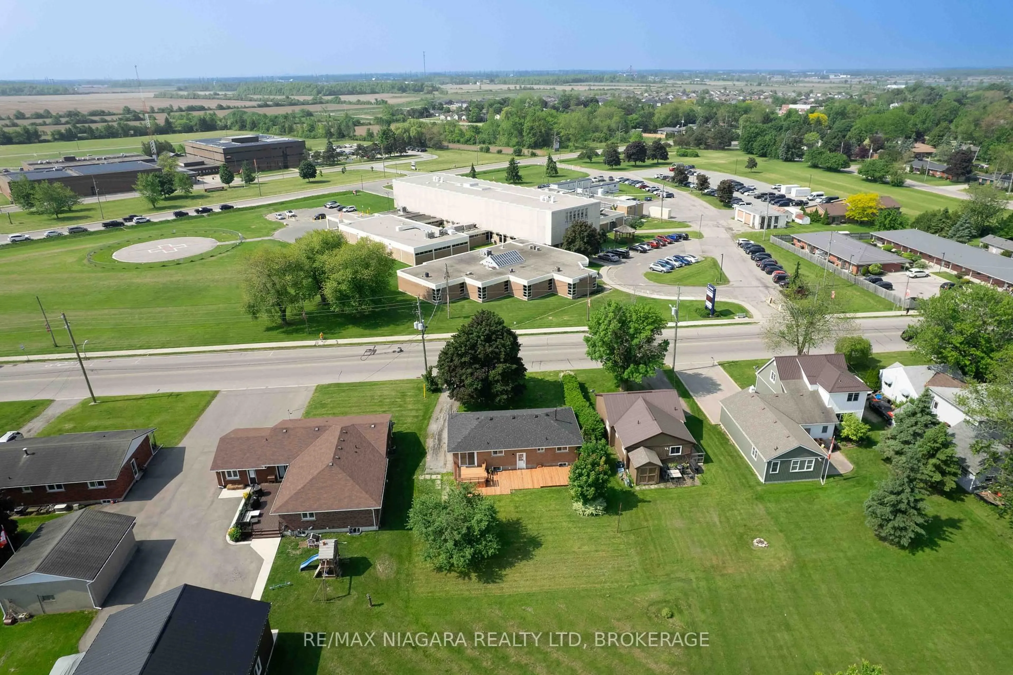 A pic from outside/outdoor area/front of a property/back of a property/a pic from drone, unknown for 97 King St St, Haldimand Ontario N0A 1H0