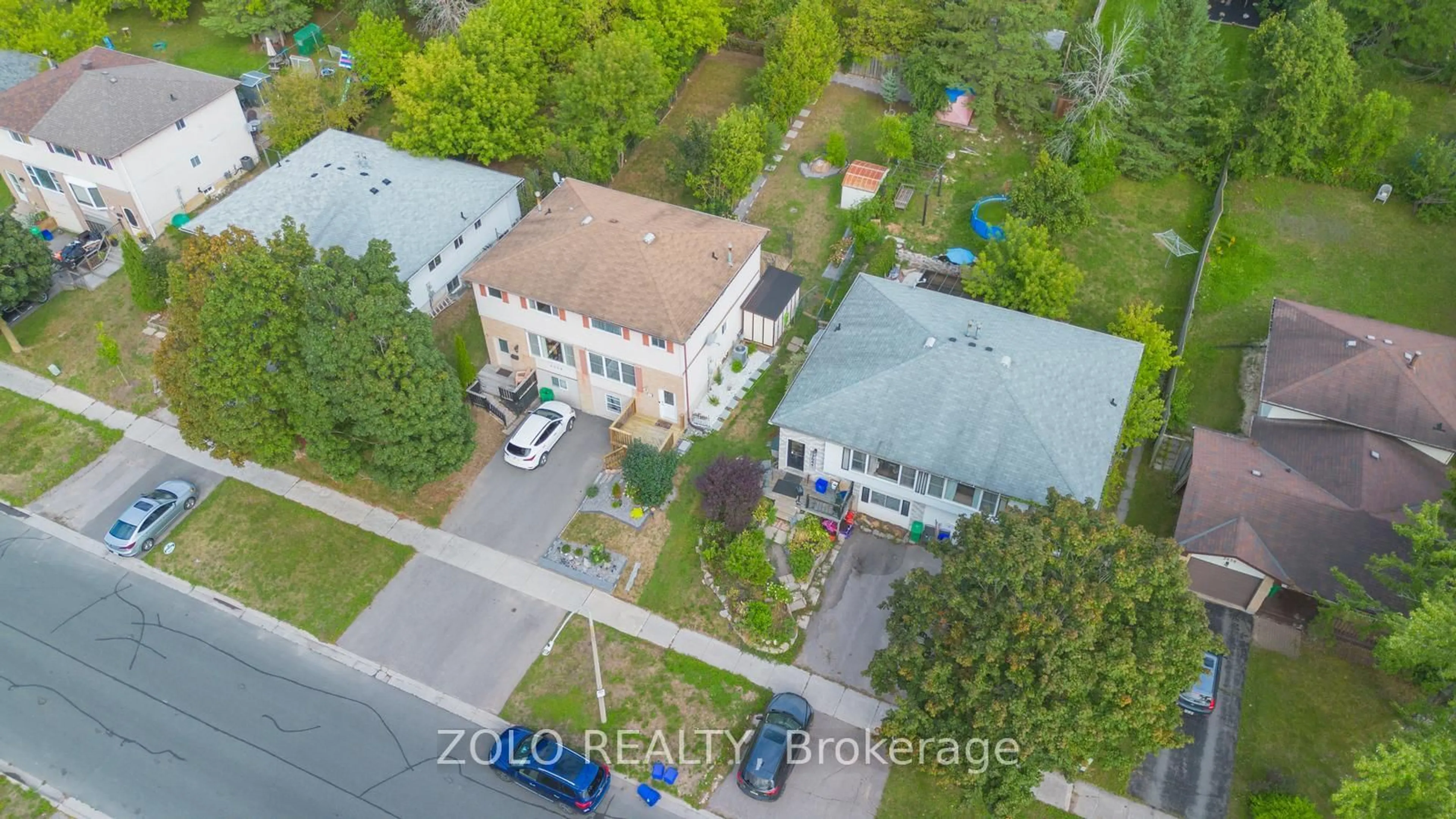 A pic from outside/outdoor area/front of a property/back of a property/a pic from drone, street for 2048 Walker Ave, Peterborough Ontario K9L 1S1