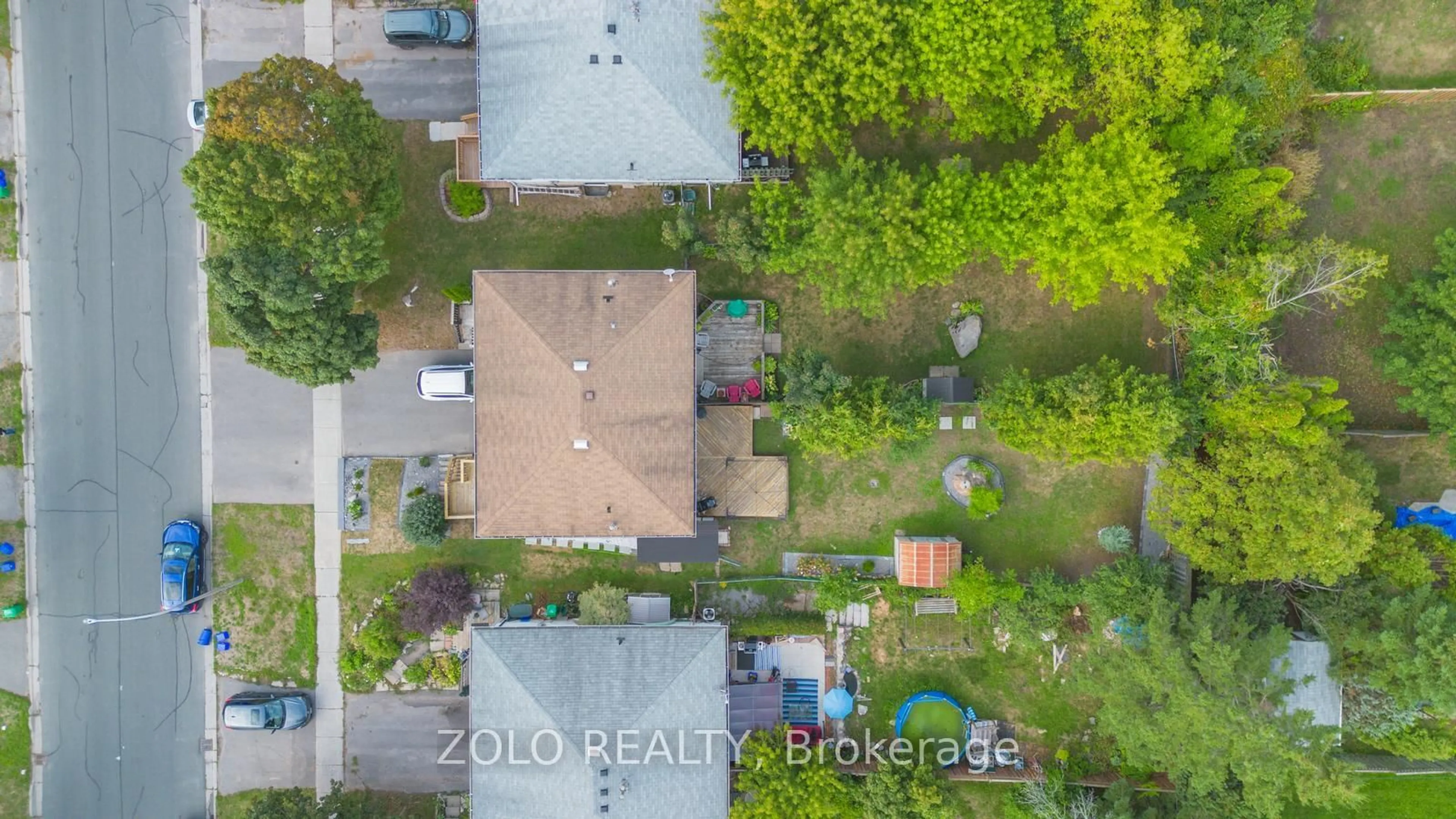 A pic from outside/outdoor area/front of a property/back of a property/a pic from drone, street for 2048 Walker Ave, Peterborough Ontario K9L 1S1