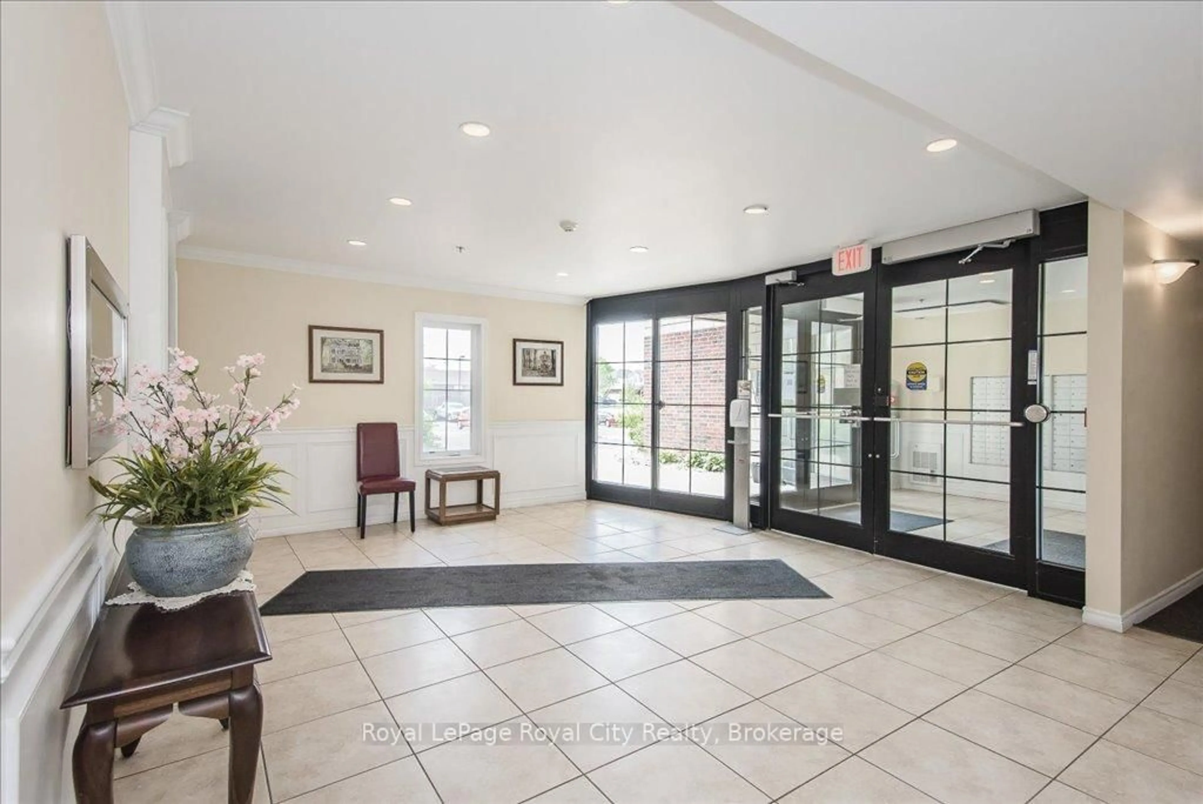 Indoor foyer for 308 Watson Pkwy #101, Guelph Ontario N1E 0G7