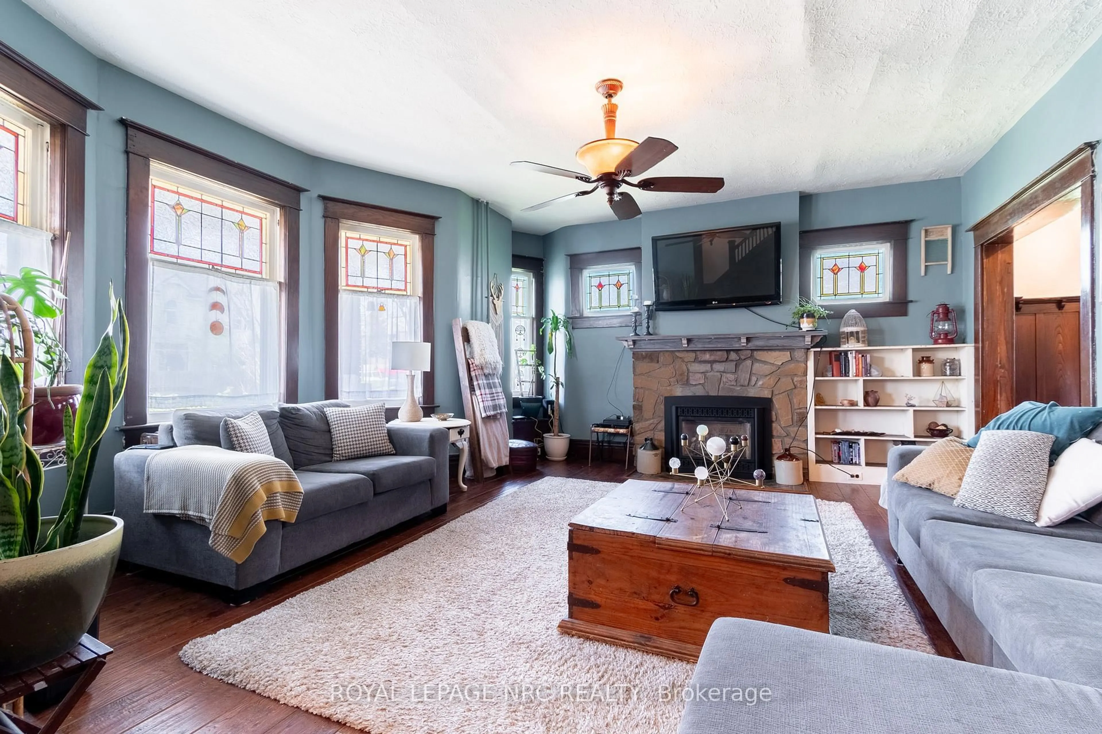 Living room with furniture, unknown for 172 Niagara St, Welland Ontario L3C 1J5