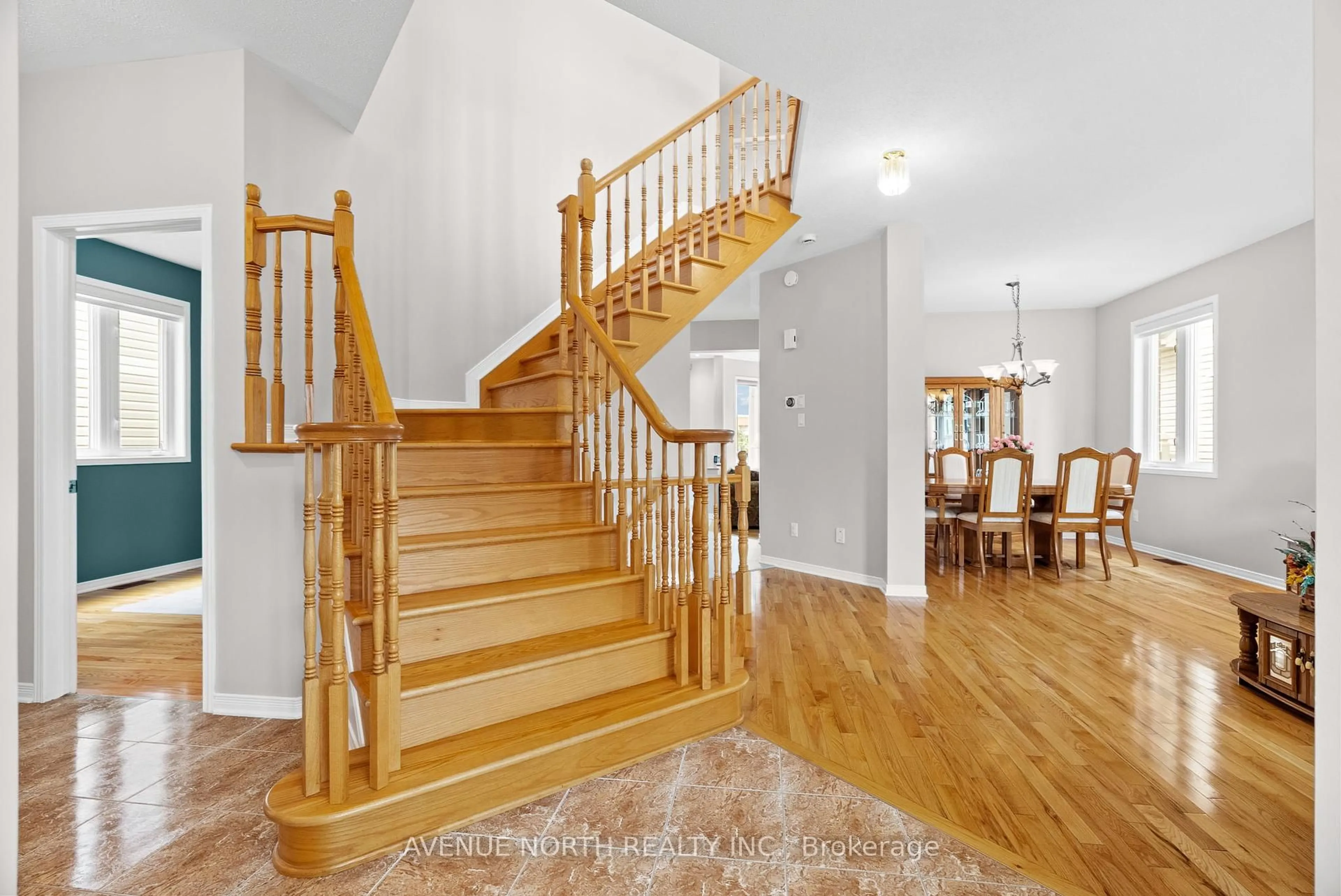 Unknown for 93 Whitestone Dr, Ottawa Ontario K2C 4C6