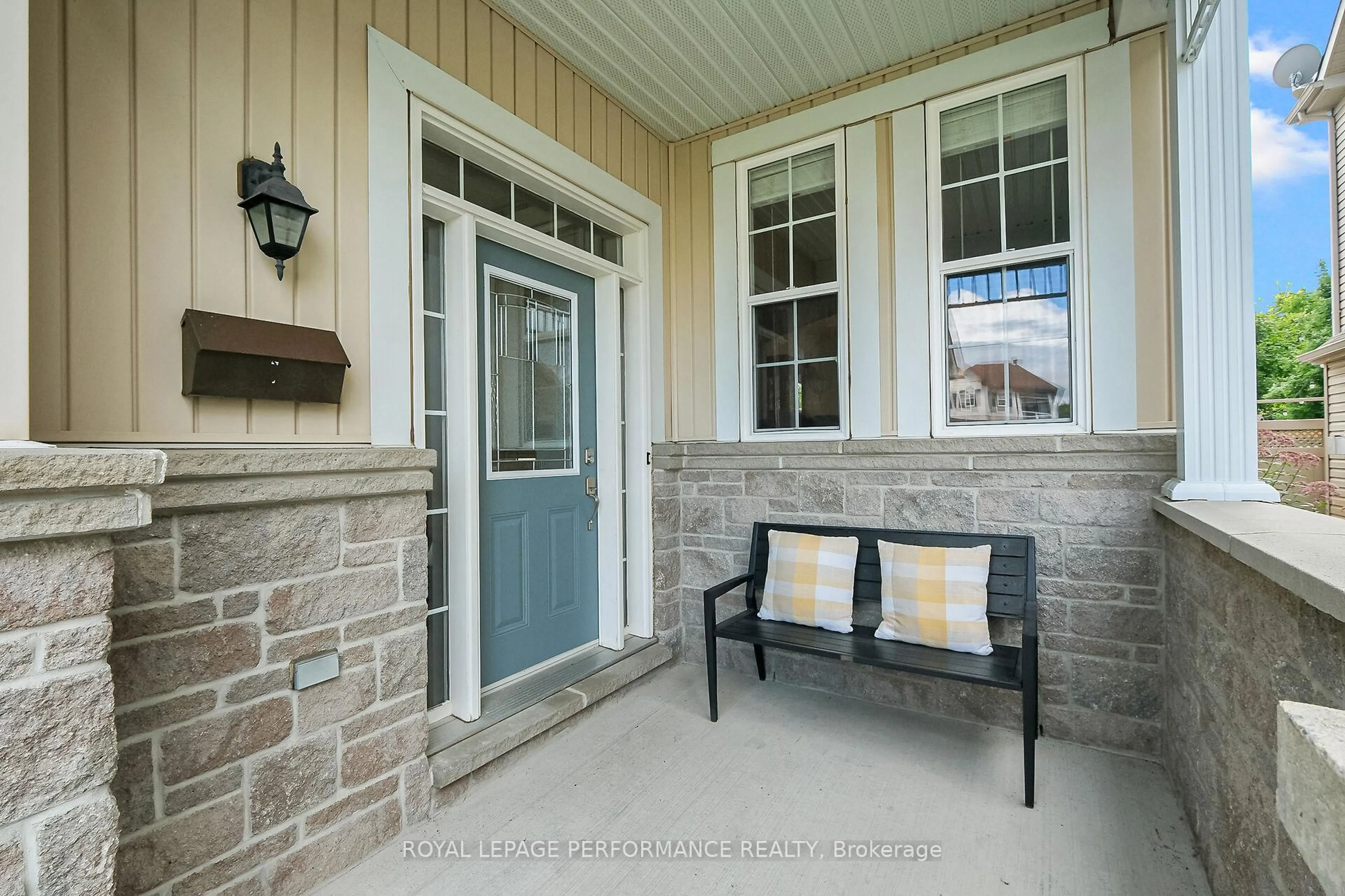 Indoor entryway for 1038 Fieldfair Way, Orleans Ontario K4A 0E2