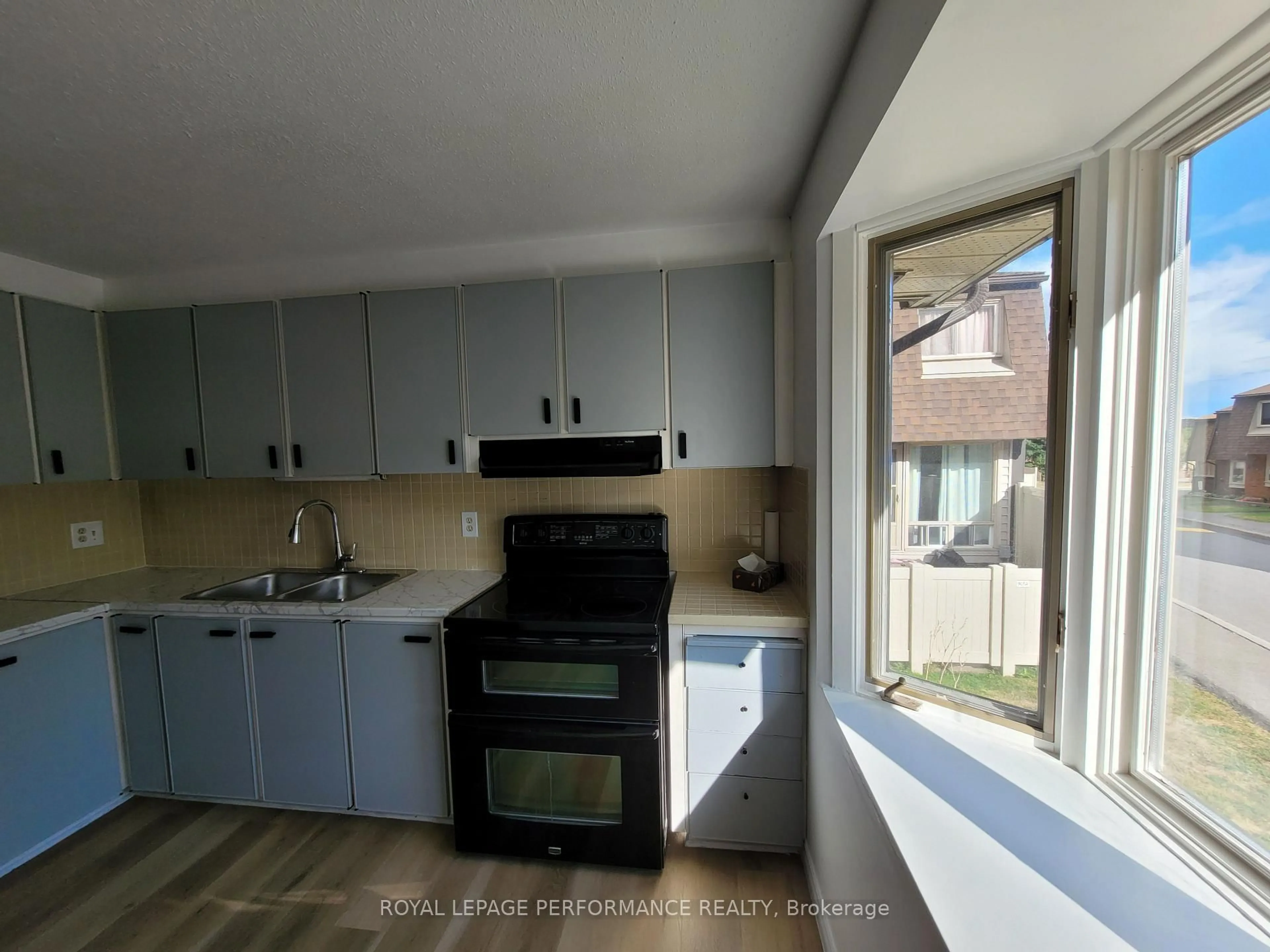 Unknown for 903J Elmsmere Rd, Ottawa Ontario K1J 8G4