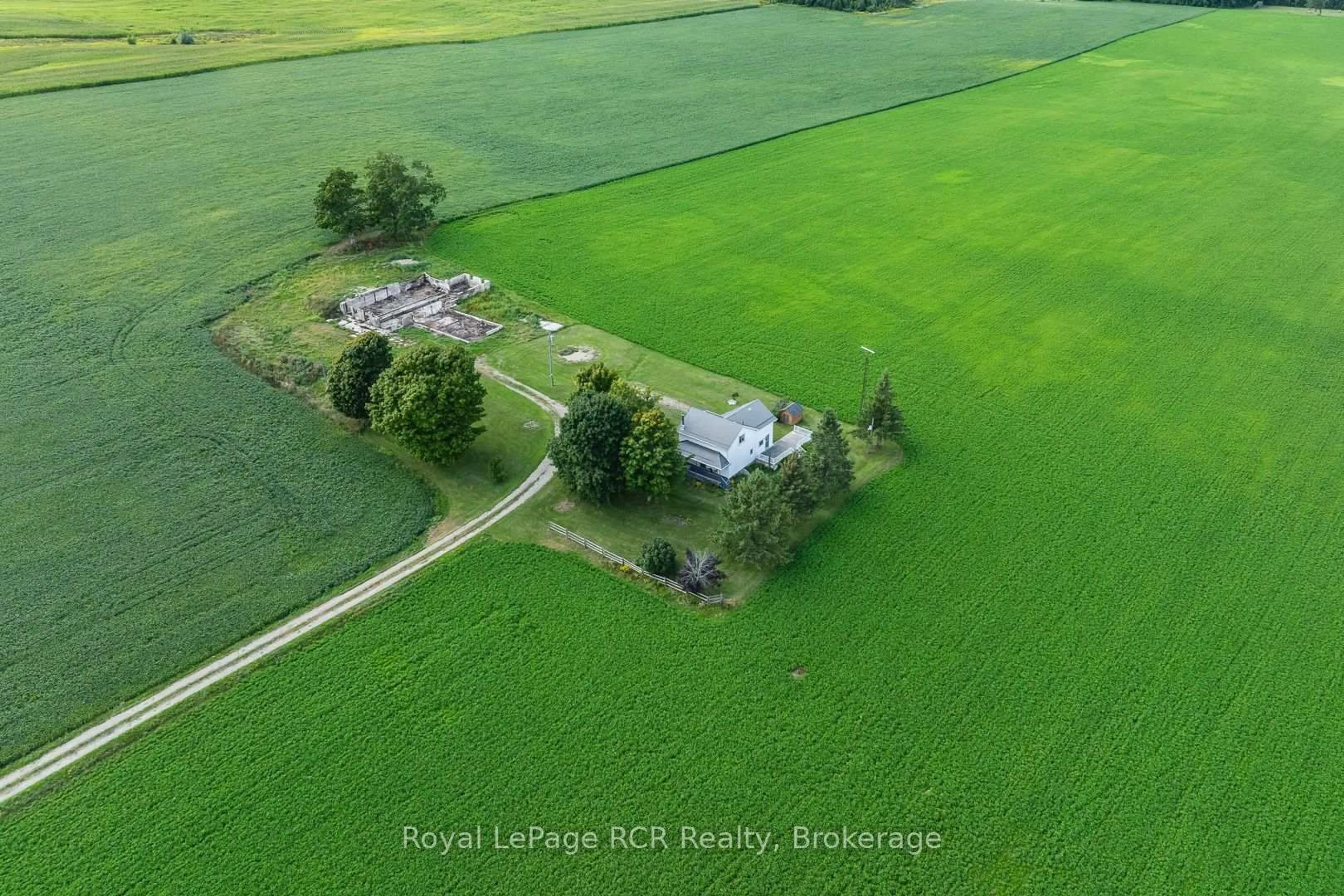A pic from outside/outdoor area/front of a property/back of a property/a pic from drone, building for 228 10 Concession, Brockton Ontario N0G 1J0