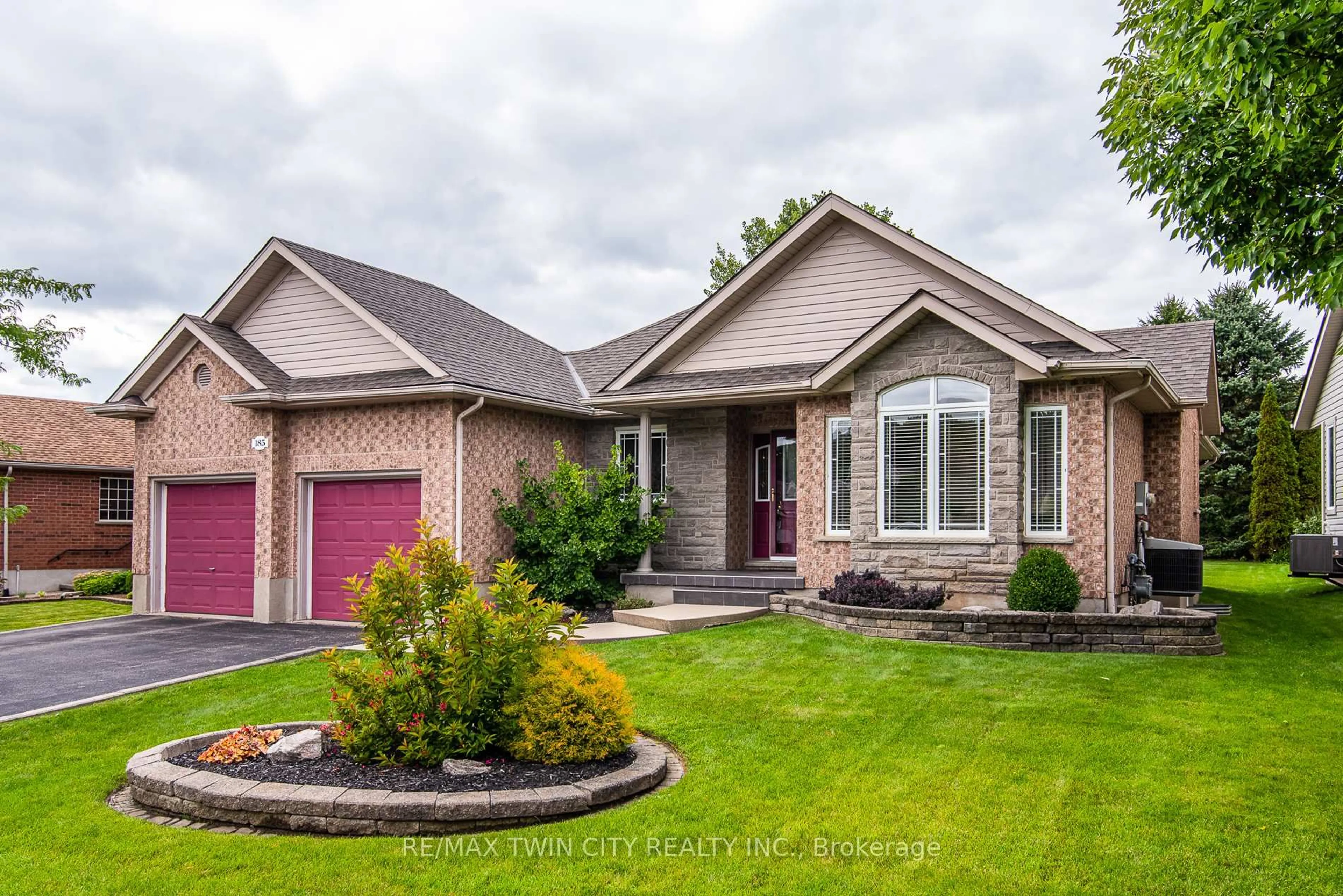 Home with brick exterior material, street for 185 Golf Links Dr, Wilmot Ontario N3A 3N9
