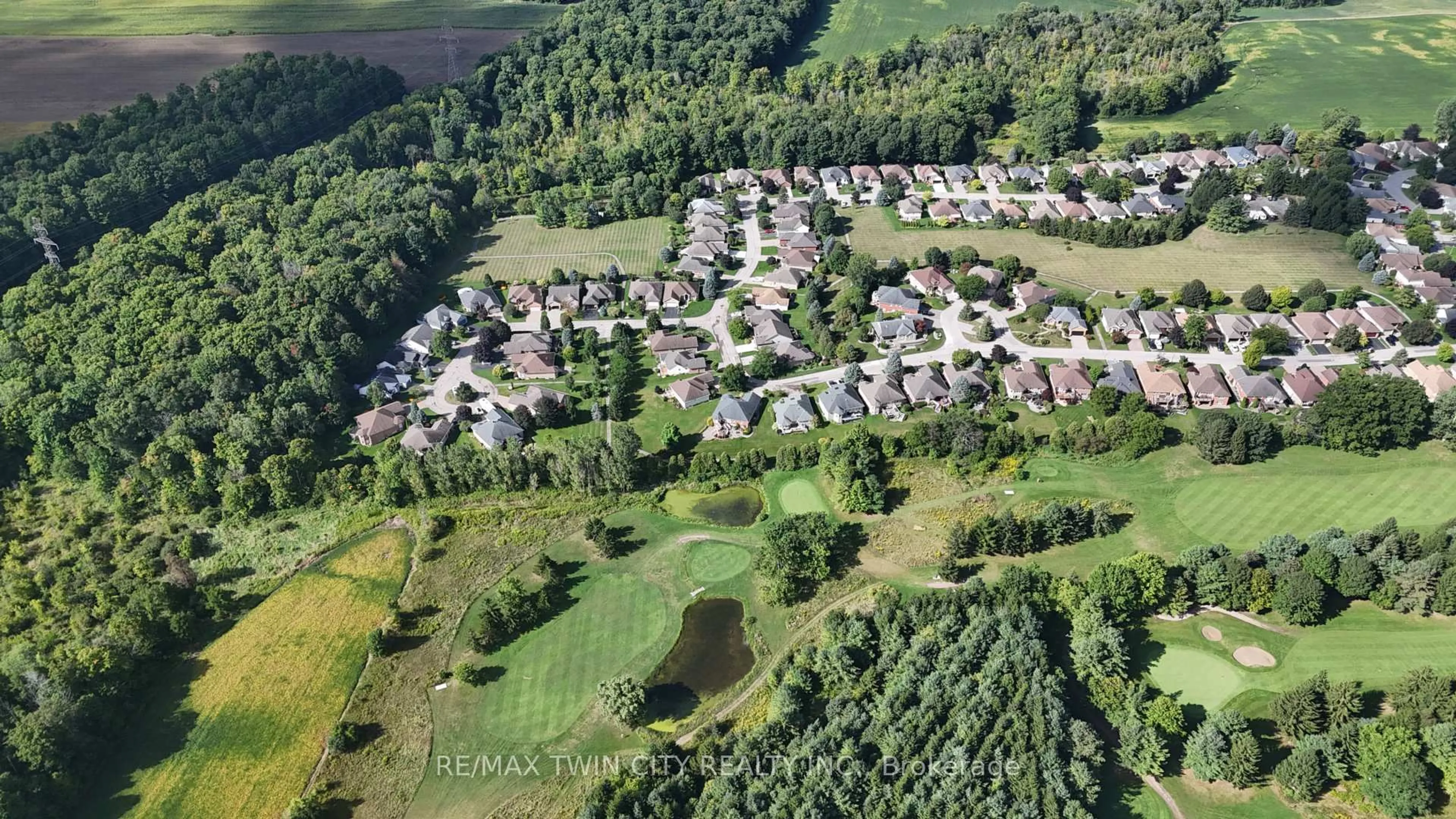 A pic from outside/outdoor area/front of a property/back of a property/a pic from drone, unknown for 185 Golf Links Dr, Wilmot Ontario N3A 3N9