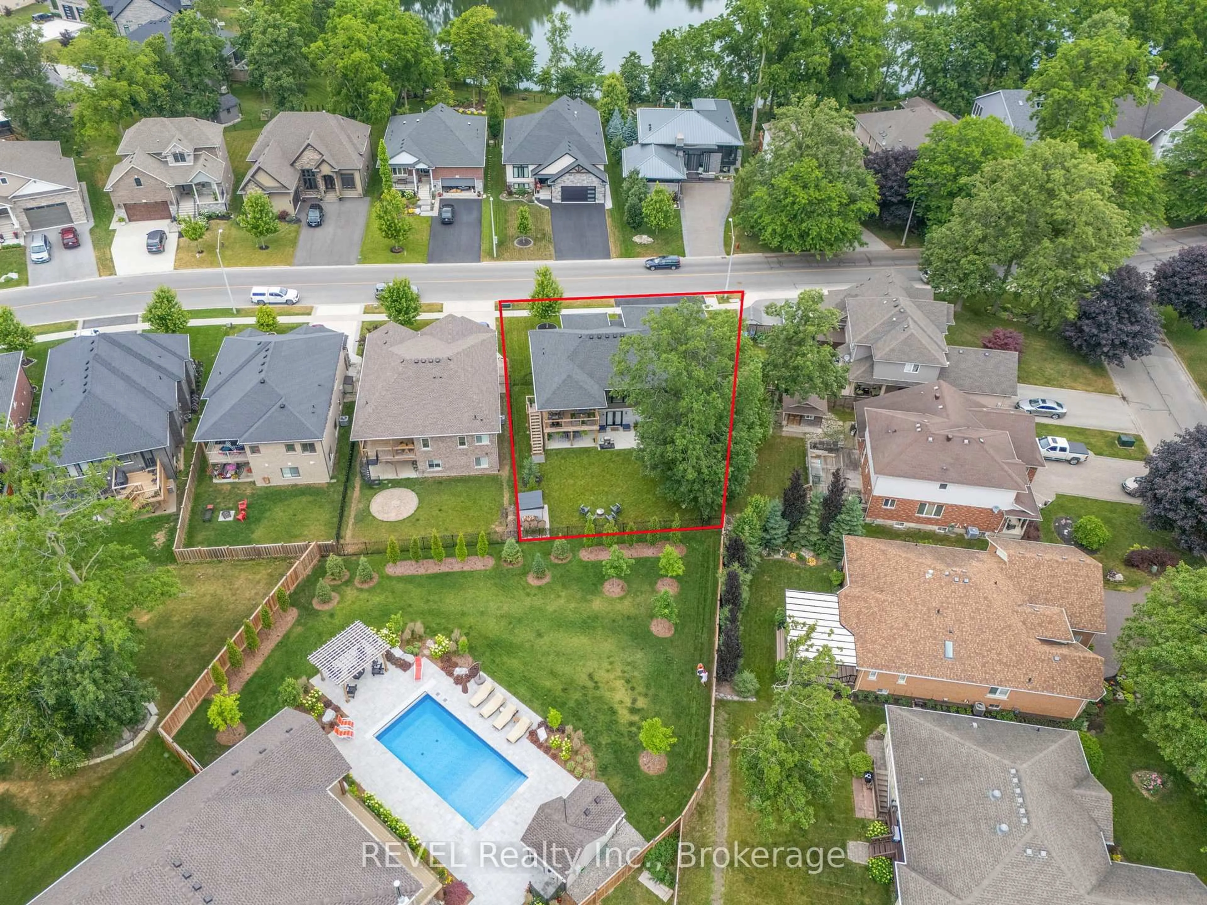 A pic from outside/outdoor area/front of a property/back of a property/a pic from drone, water/lake/river/ocean view for 704 Clarence St, Port Colborne Ontario L3K 0A8