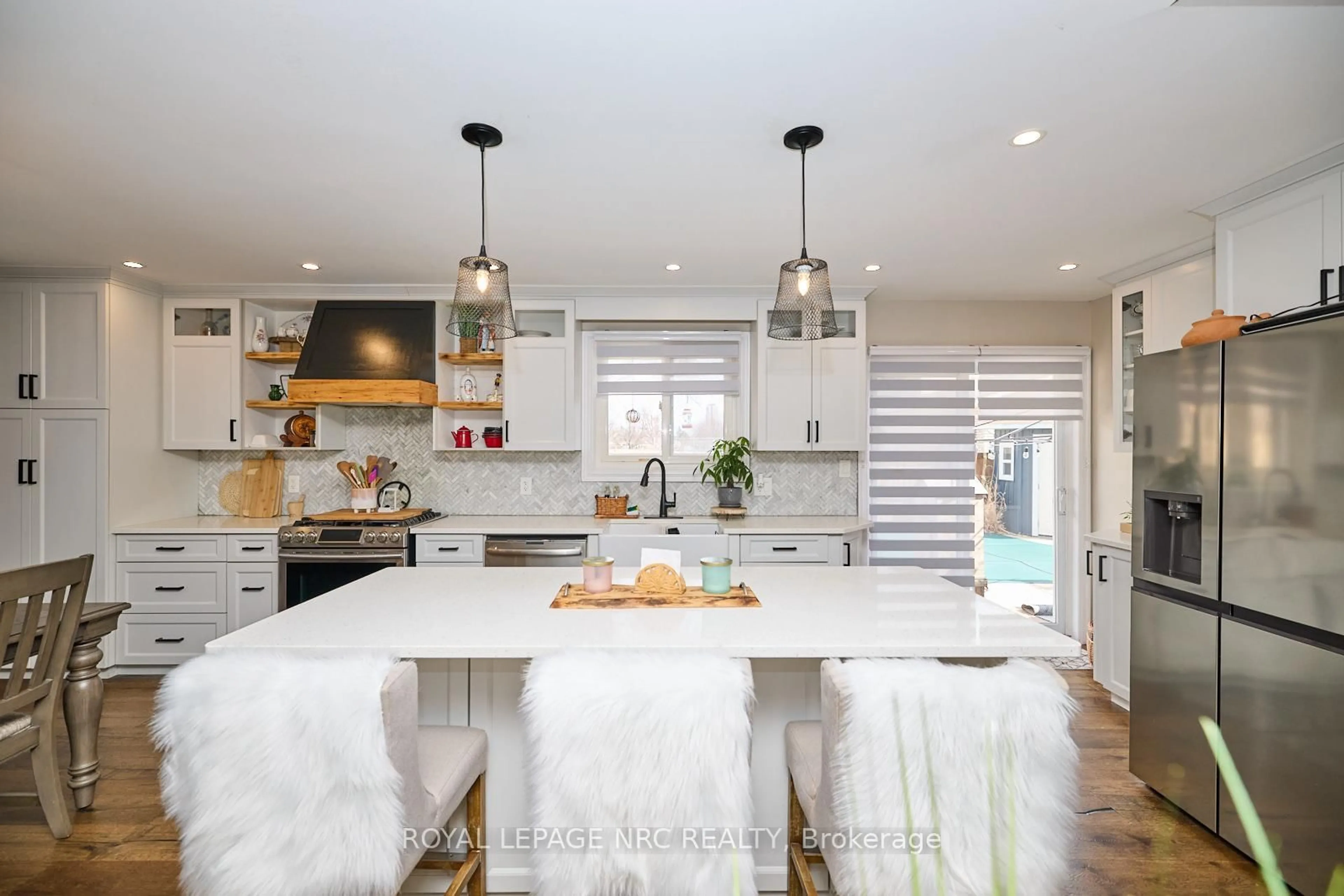 Open concept kitchen, unknown for 6796 Stokes St, Niagara Falls Ontario L2G 2H1