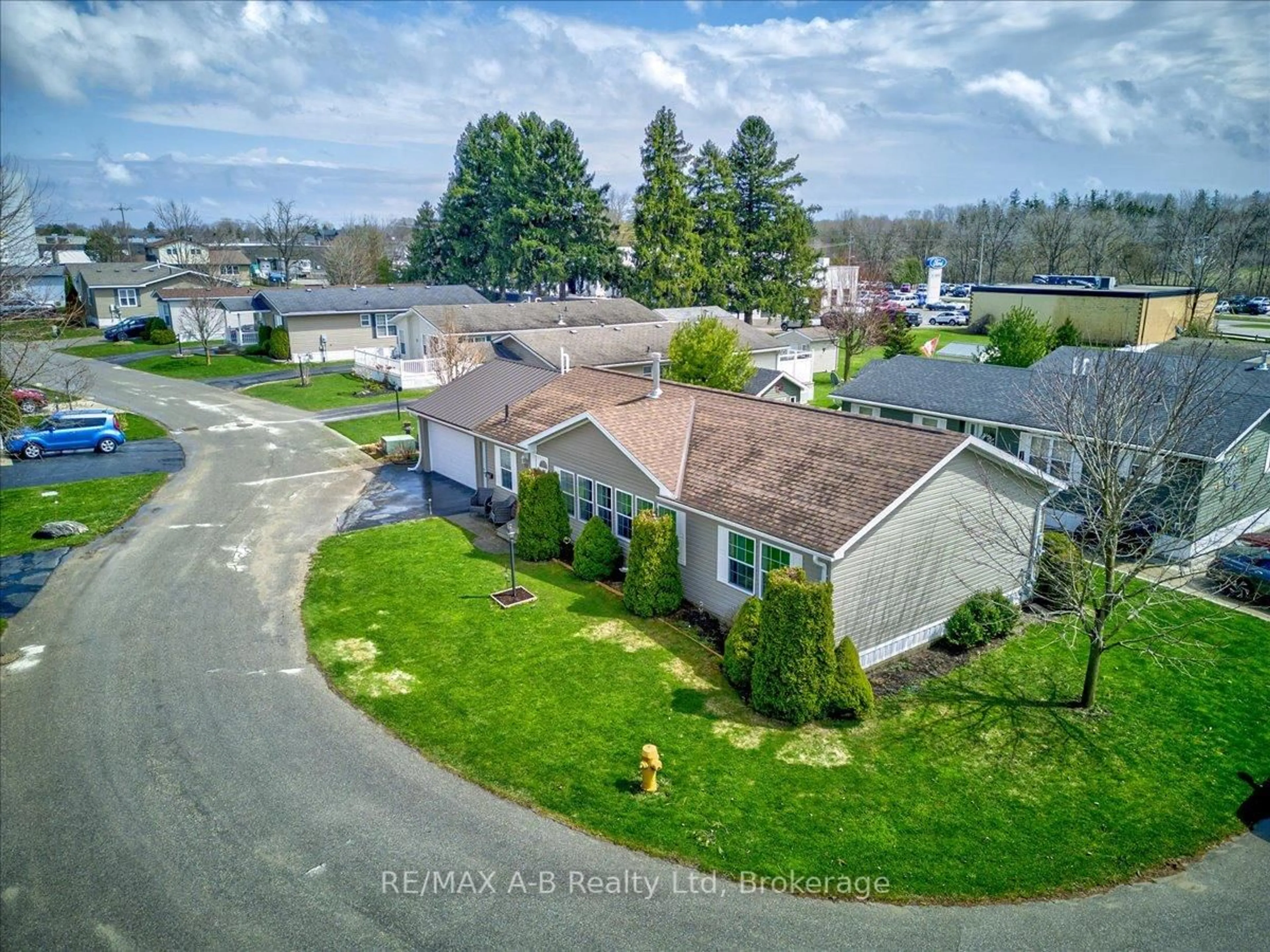 A pic from outside/outdoor area/front of a property/back of a property/a pic from drone, street for 25 Thames Rd #27, St. Marys Ontario N4X 1C4