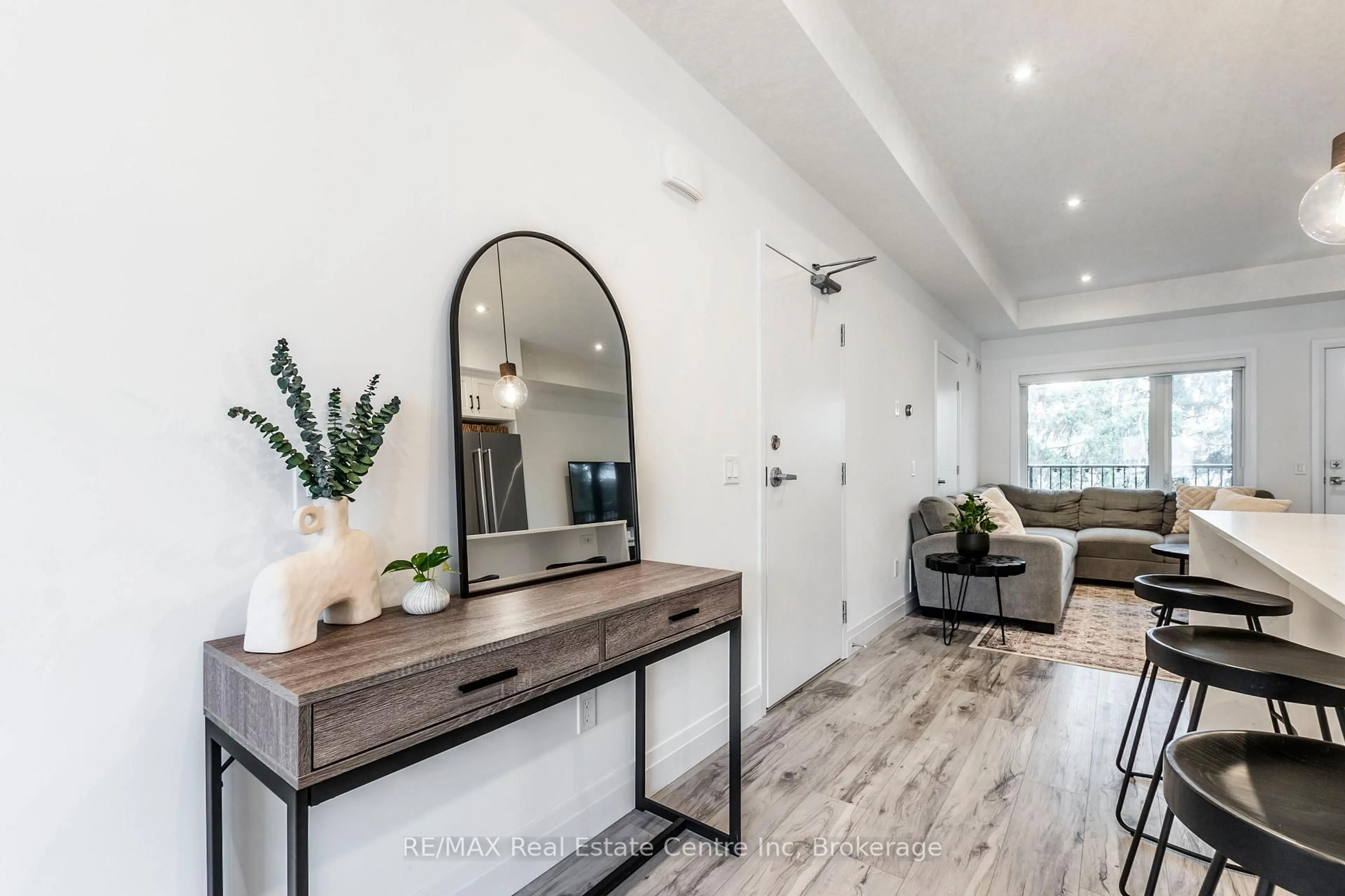 Indoor entryway for 59 Lily Lane, Guelph Ontario N1L 0R2