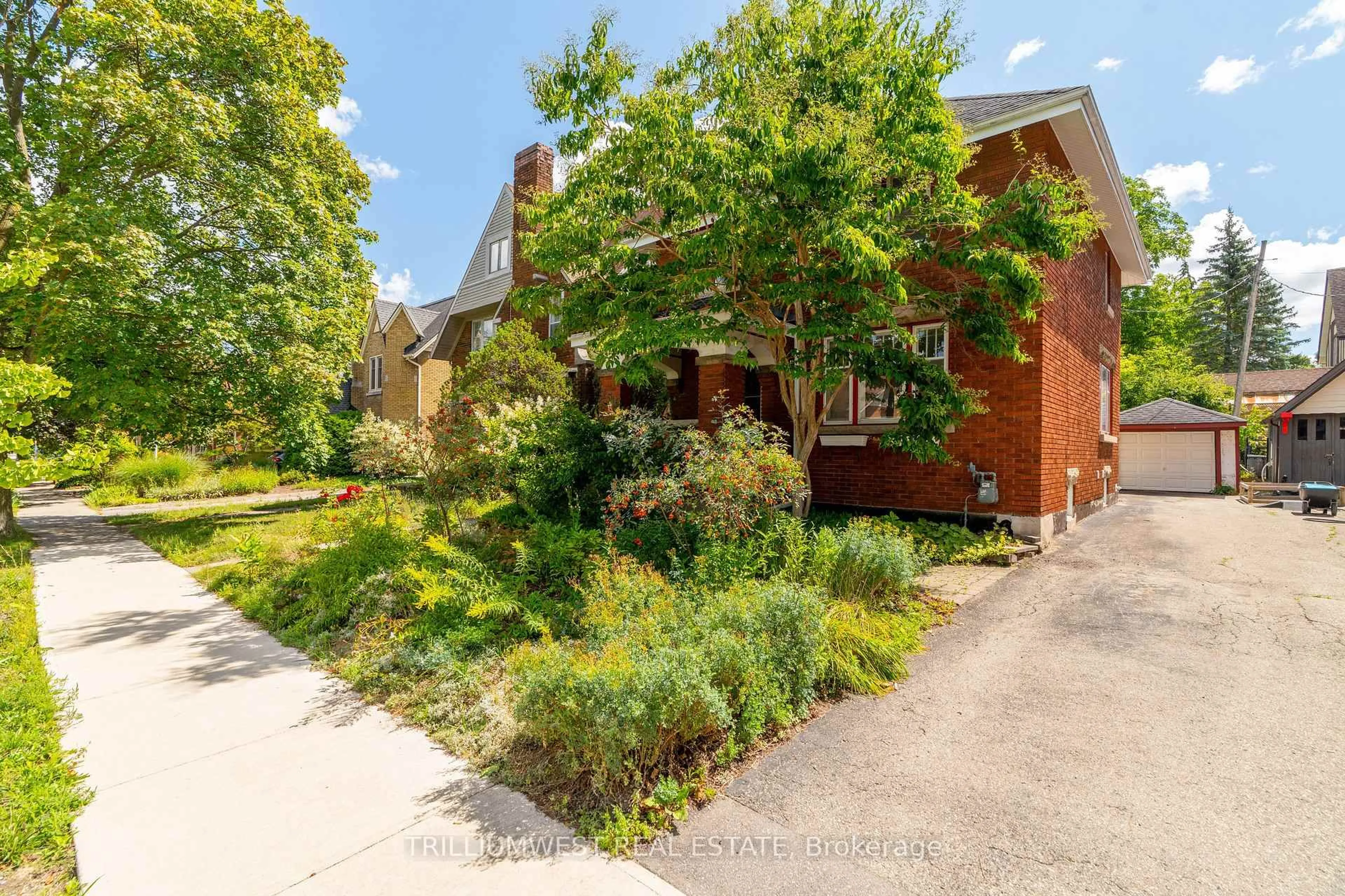 Home with brick exterior material, street for 151 Union Blvd, Kitchener Ontario N2M 2S3