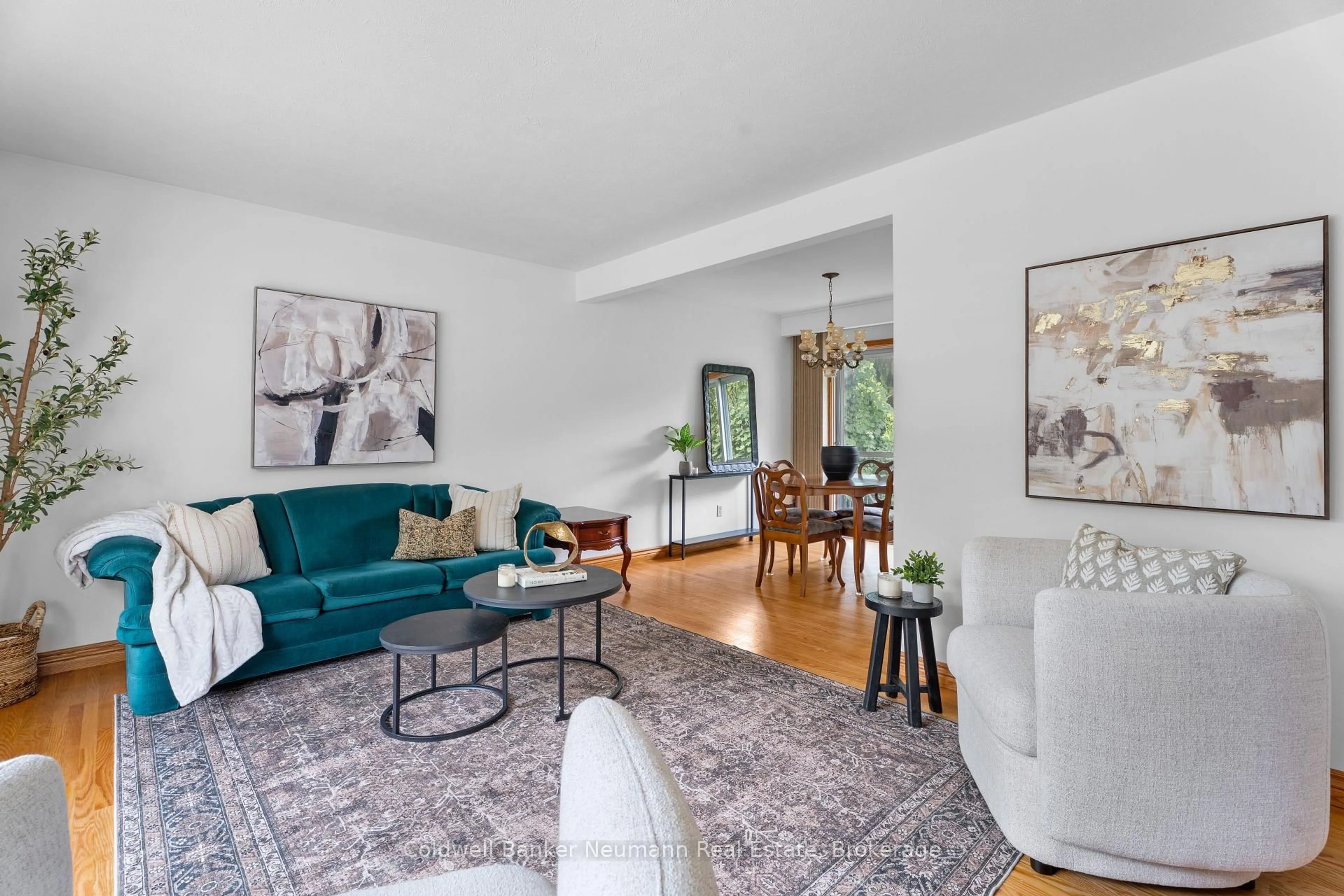 Living room with furniture, unknown for 54 Glenburnie Dr, Guelph Ontario N1E 4C6