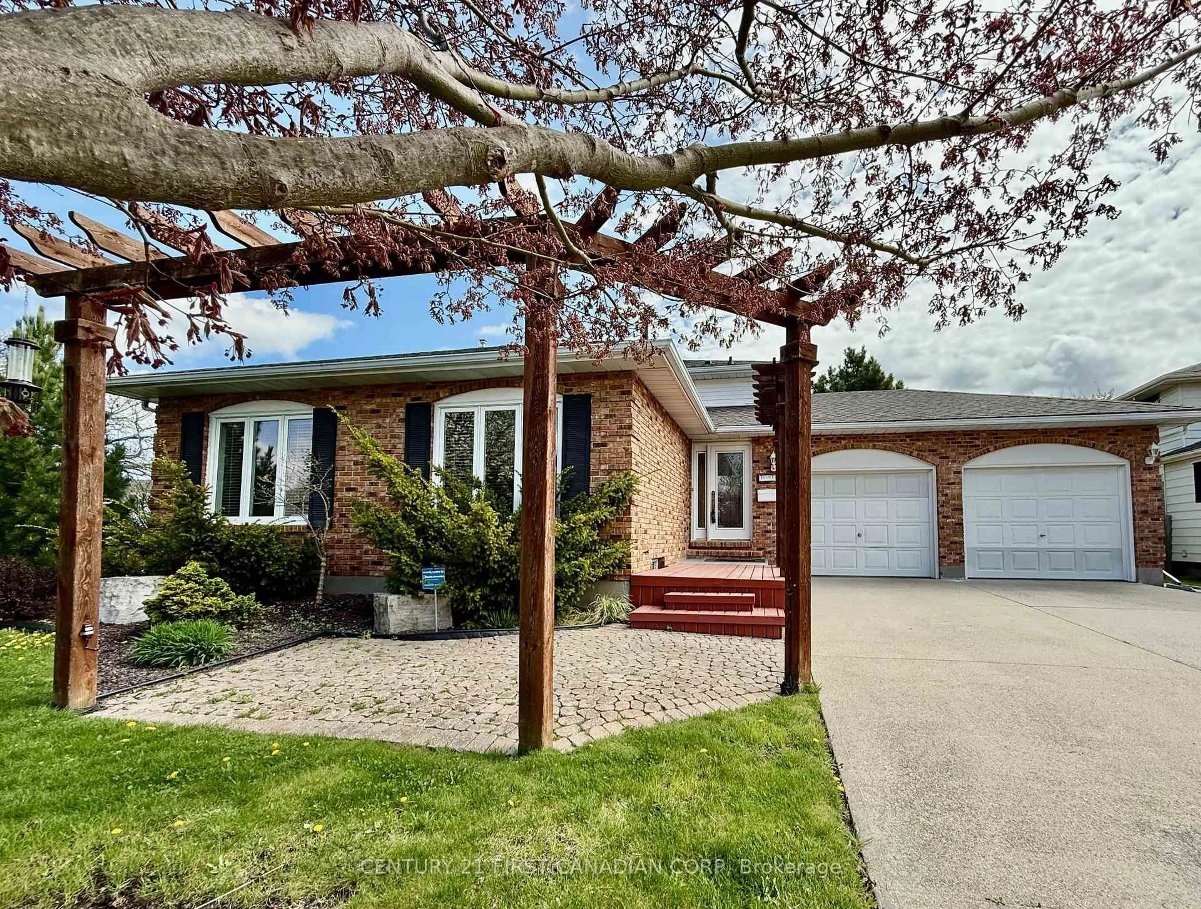 Unknown for 100 Hastings Cres, Sarnia Ontario N7S 5K5
