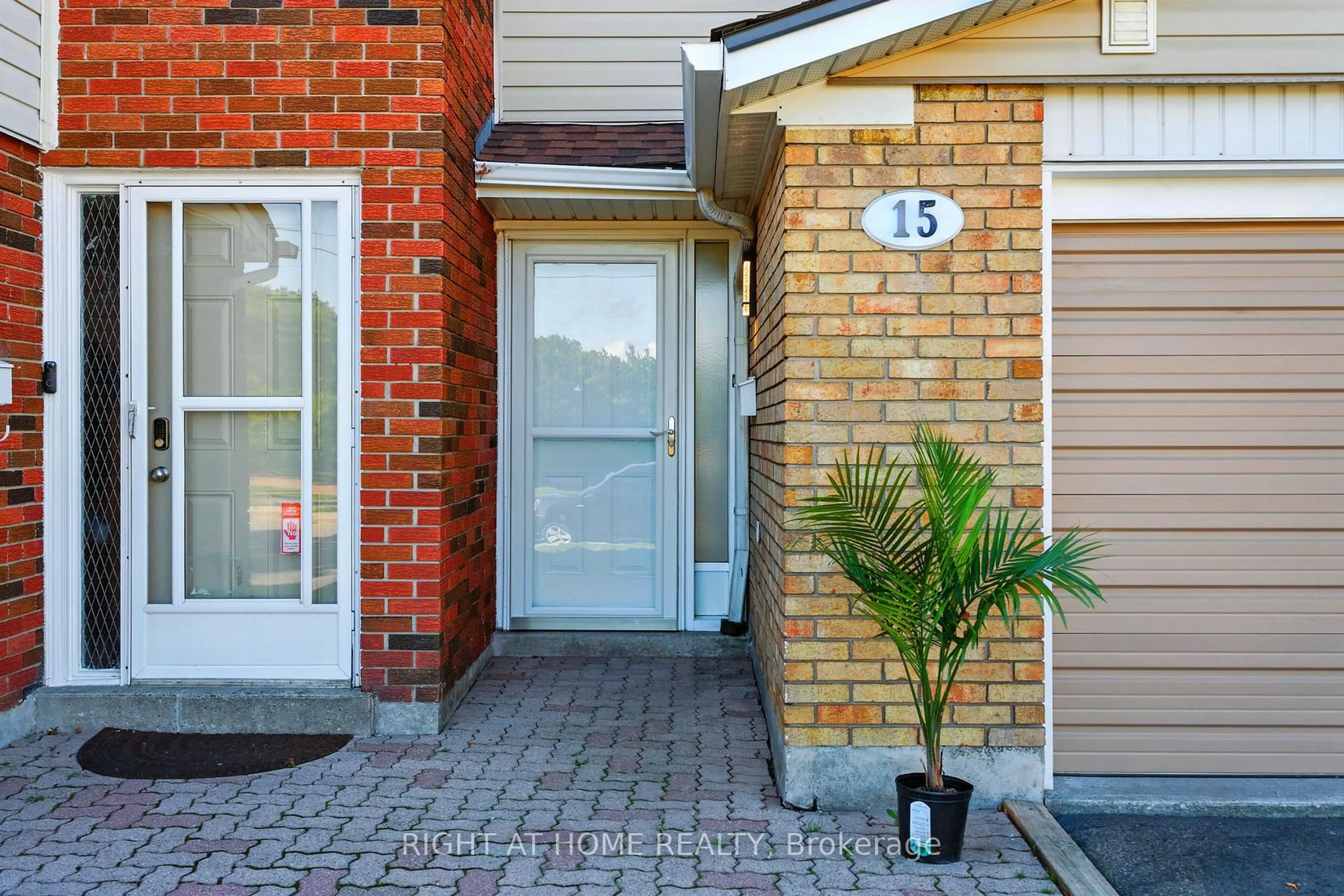 Unknown for 11 Harrisford St #15, Hamilton Ontario L8K 6L7