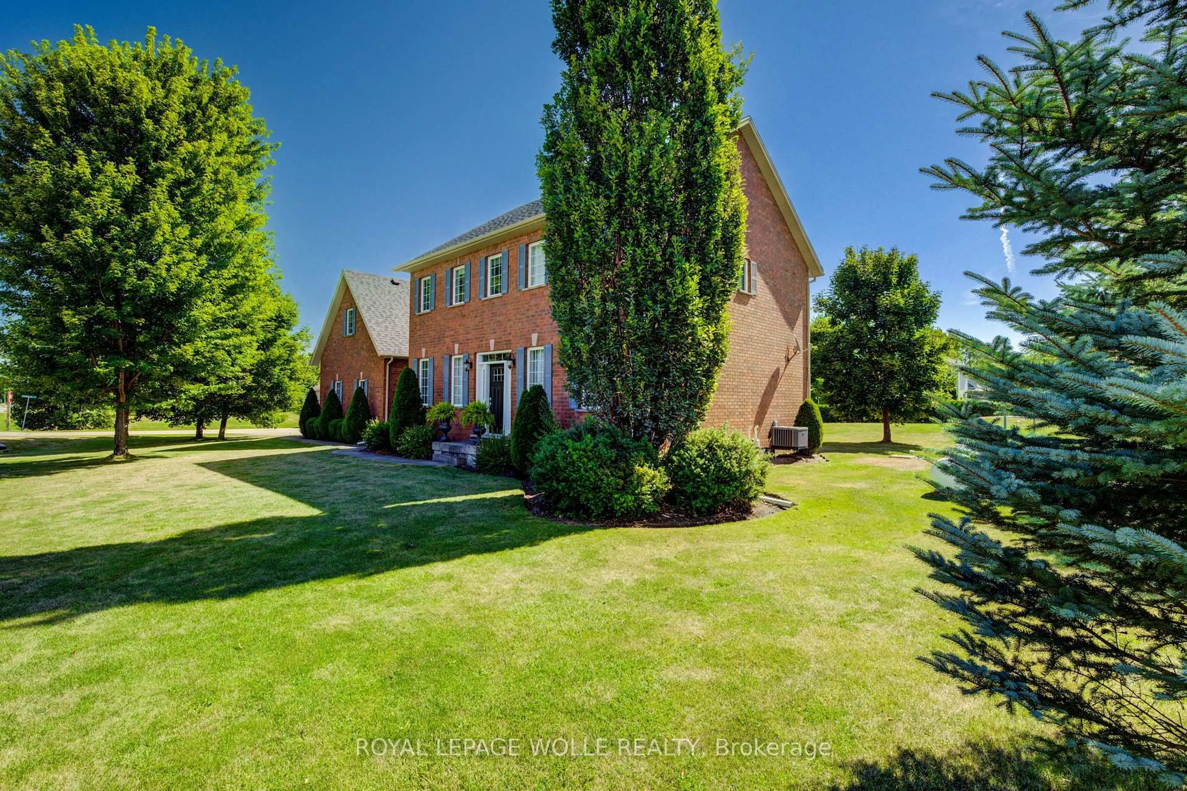 A pic from outside/outdoor area/front of a property/back of a property/a pic from drone, unknown for 4095 Princess St, Perth East Ontario N0K 1L0