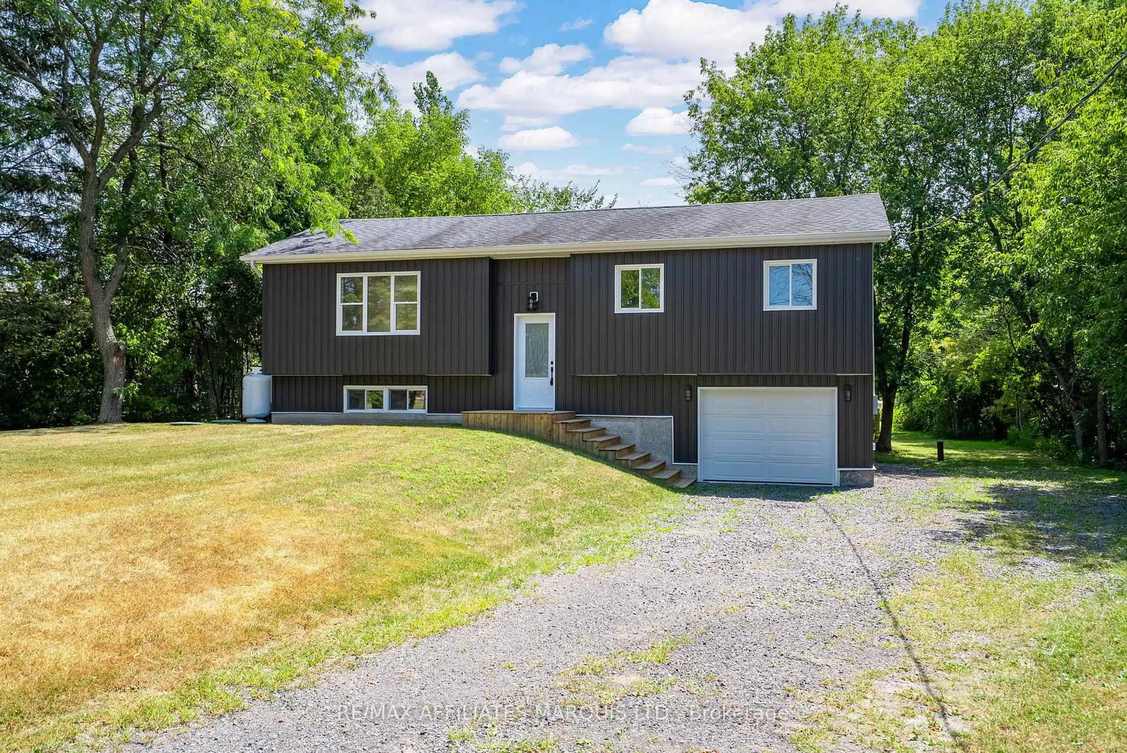 Home with vinyl exterior material, street for 18222 Patrick St, South Glengarry Ontario K0C 2J0