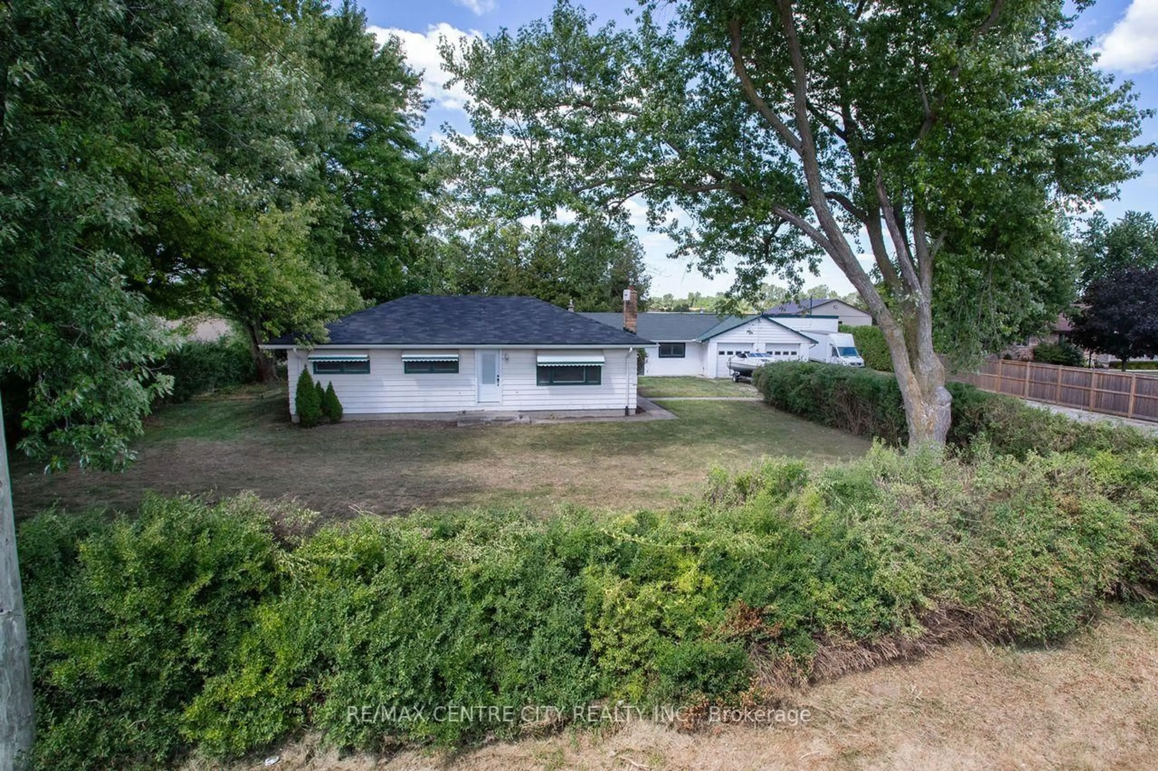 A pic from outside/outdoor area/front of a property/back of a property/a pic from drone, street for 5604 Dundas St, Thames Centre Ontario N0L 1G4
