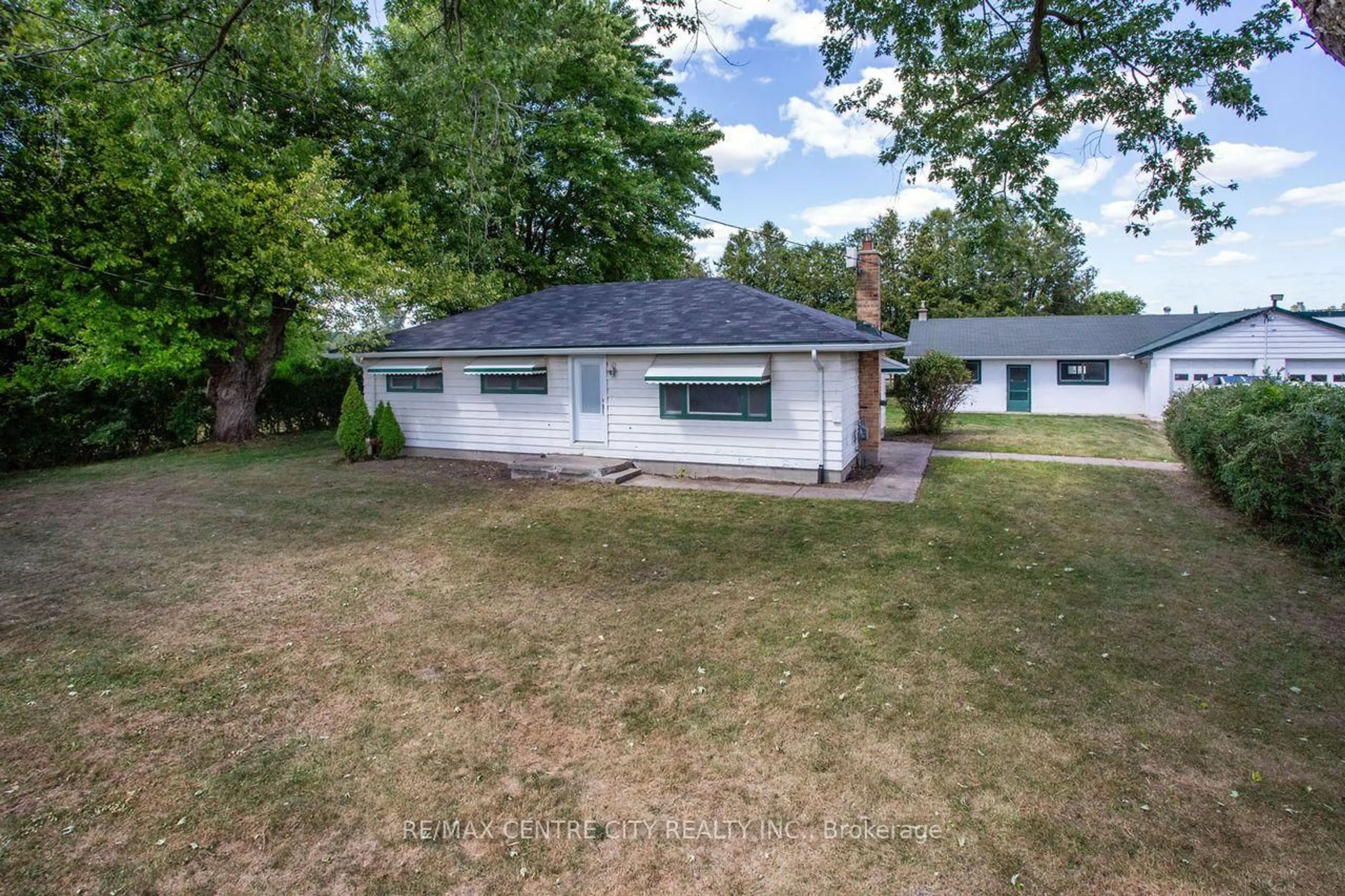 A pic from outside/outdoor area/front of a property/back of a property/a pic from drone, street for 5604 Dundas St, Thames Centre Ontario N0L 1G4