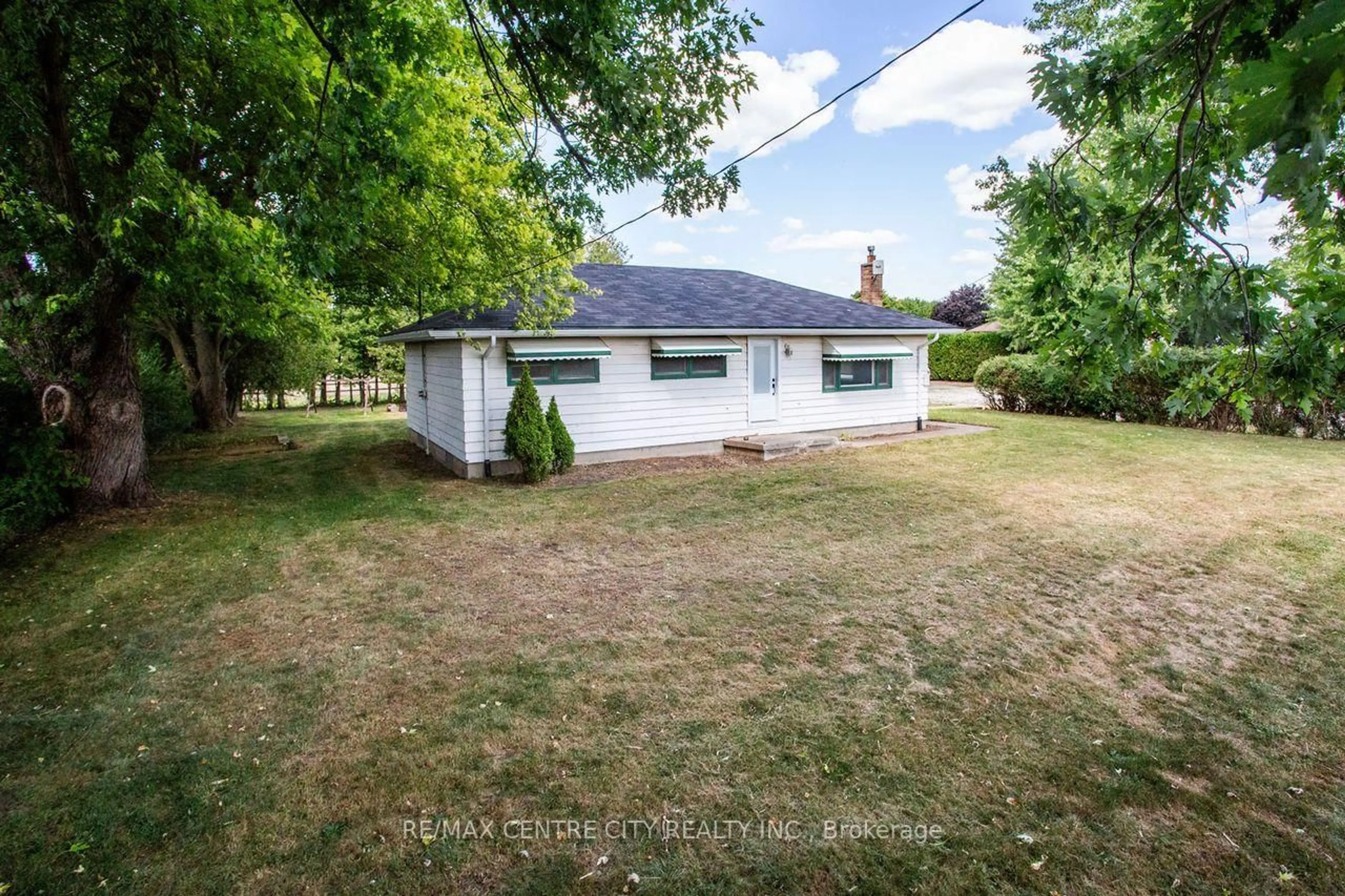 A pic from outside/outdoor area/front of a property/back of a property/a pic from drone, unknown for 5604 Dundas St, Thames Centre Ontario N0L 1G4