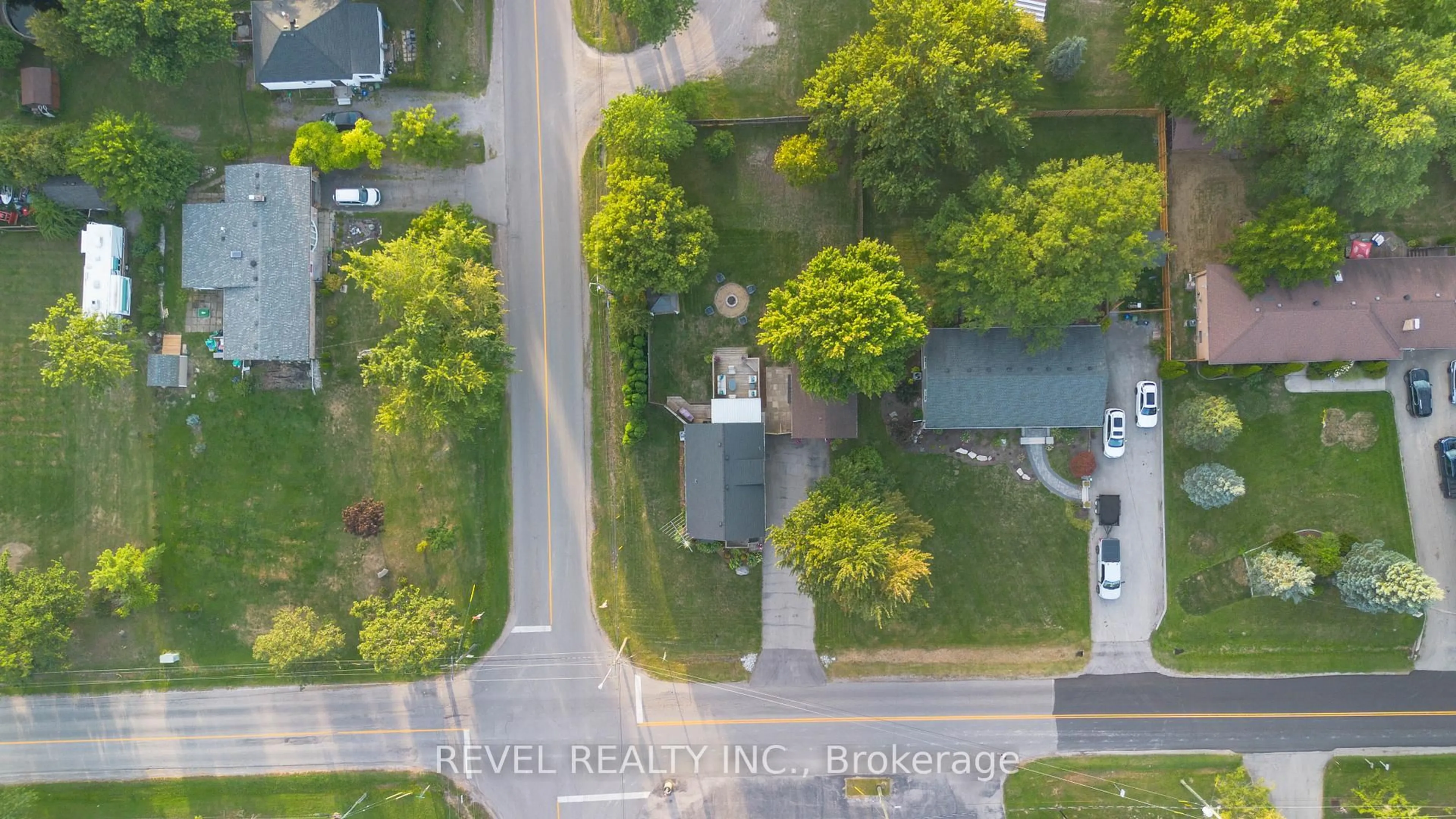 A pic from outside/outdoor area/front of a property/back of a property/a pic from drone, street for 680 Woodburn Rd, Hamilton Ontario L0R 1P0