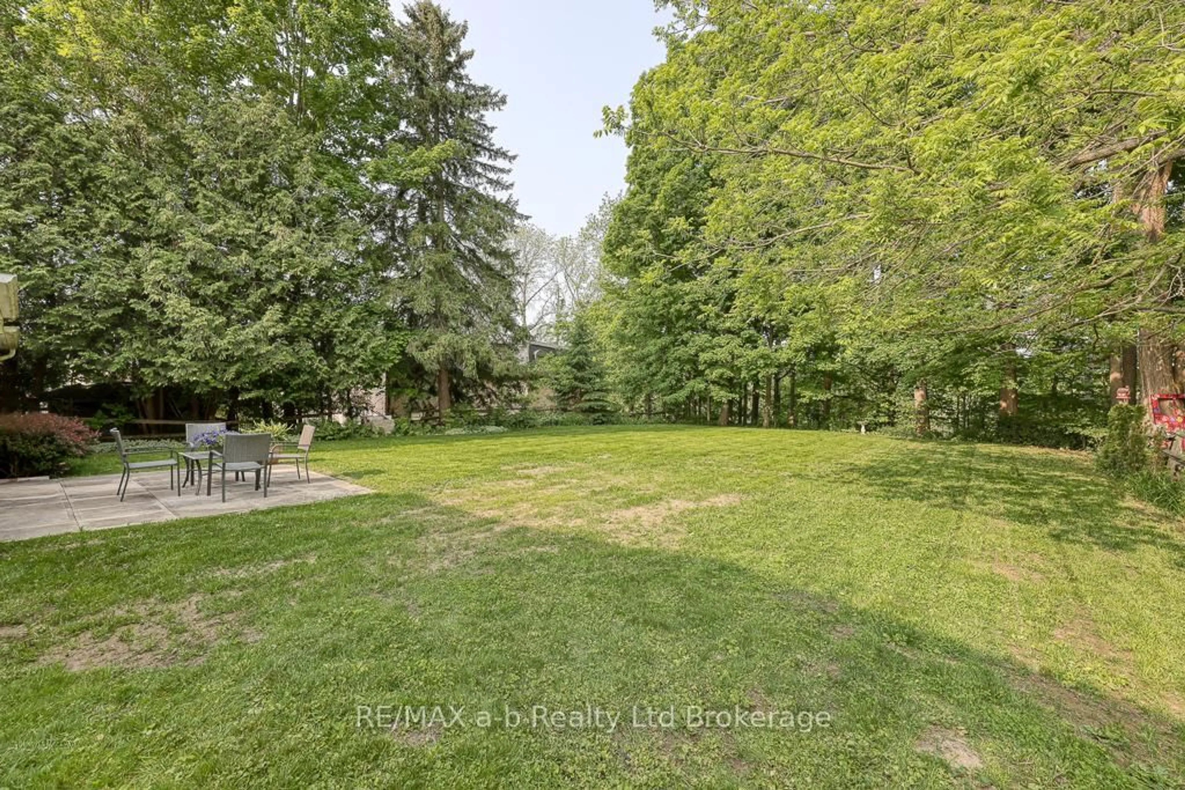 A pic from outside/outdoor area/front of a property/back of a property/a pic from drone, forest/trees view for 189 Rolph St, Tillsonburg Ontario N4G 3Y9