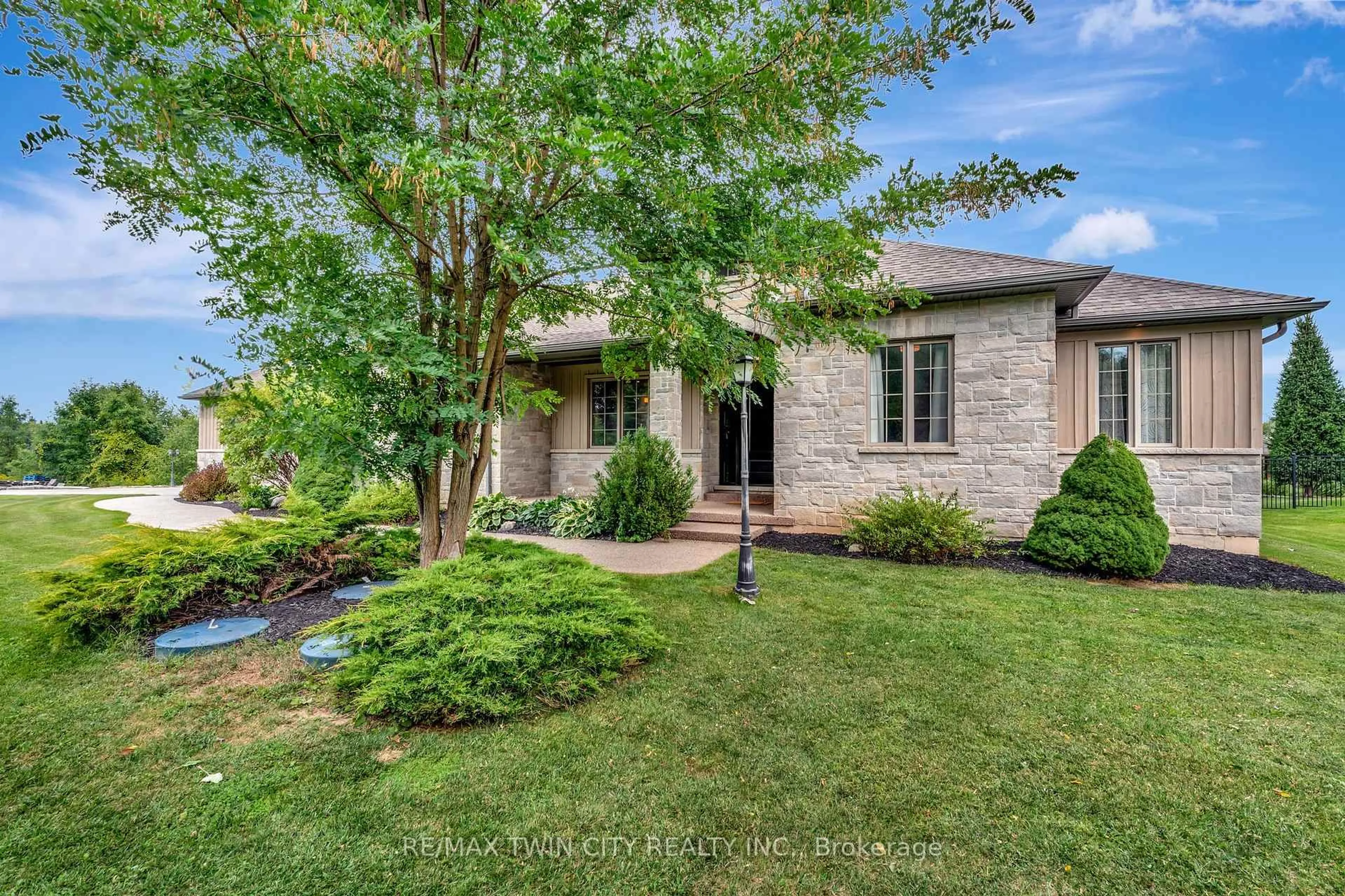 Home with brick exterior material, street for 2616 Morrison Rd, North Dumfries Ontario N1K 4A1