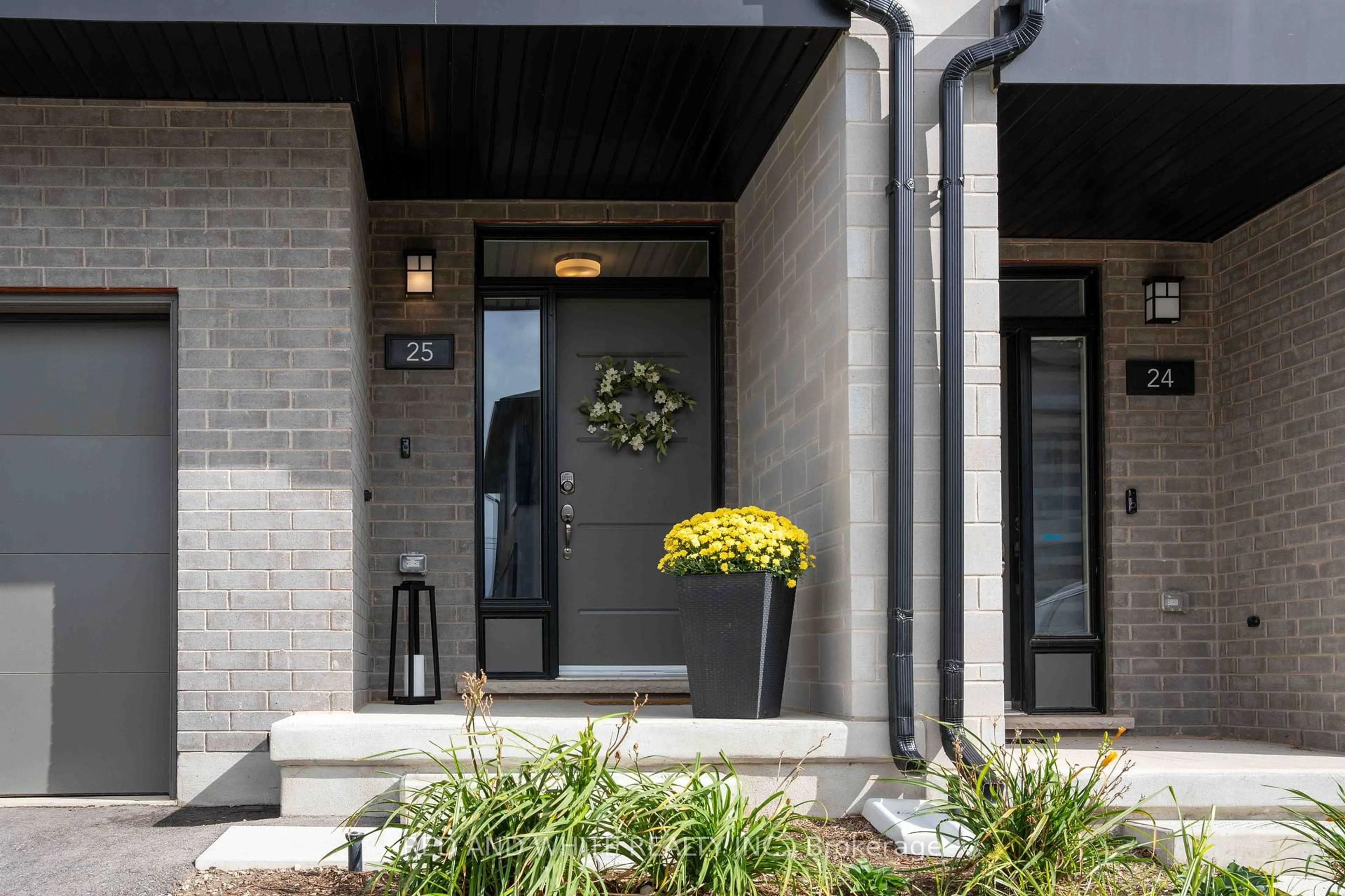 Indoor entryway for 350 River Rd #25, Cambridge Ontario N3C 0H4