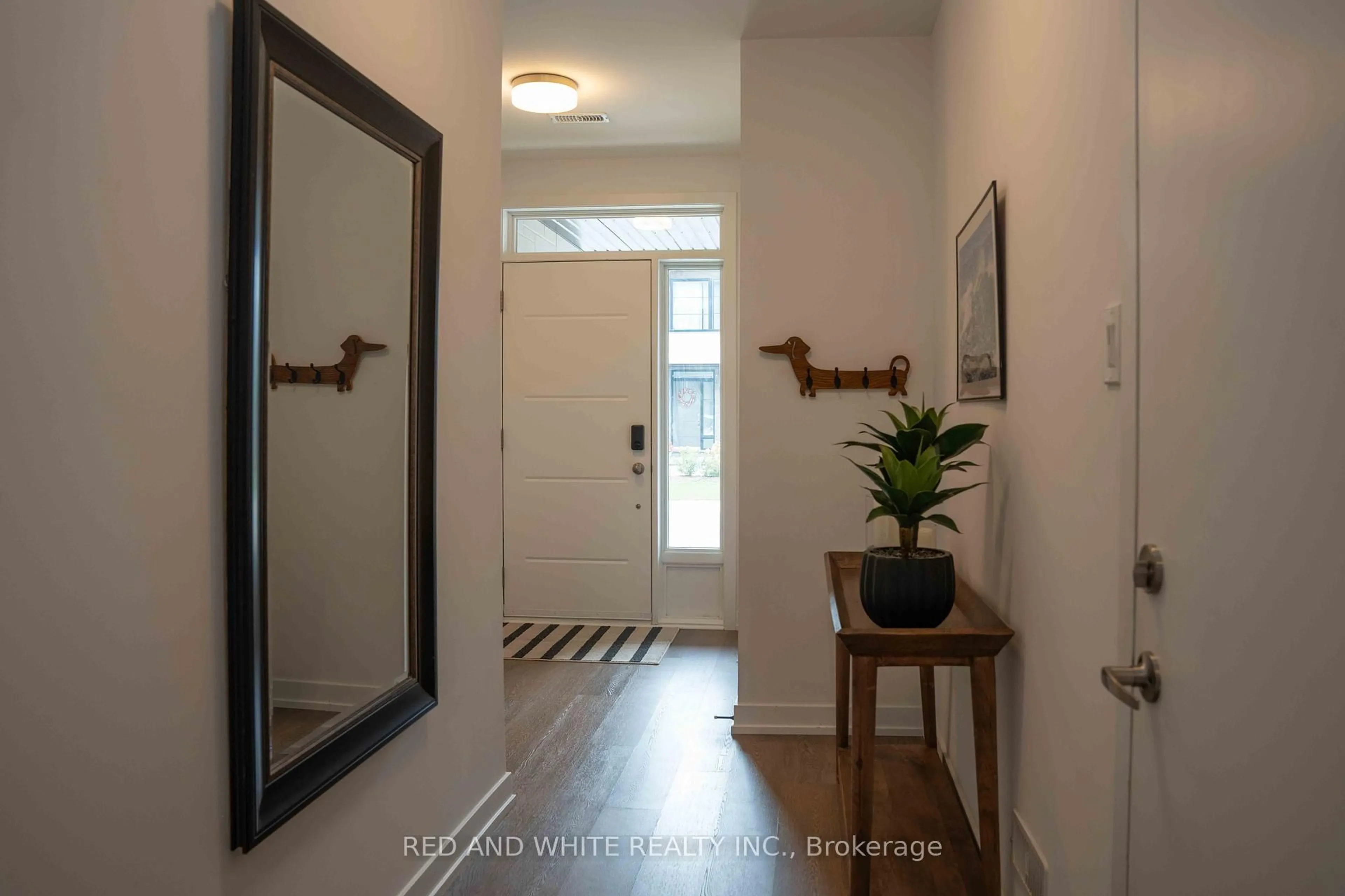 Indoor entryway for 350 River Rd #25, Cambridge Ontario N3C 0H4