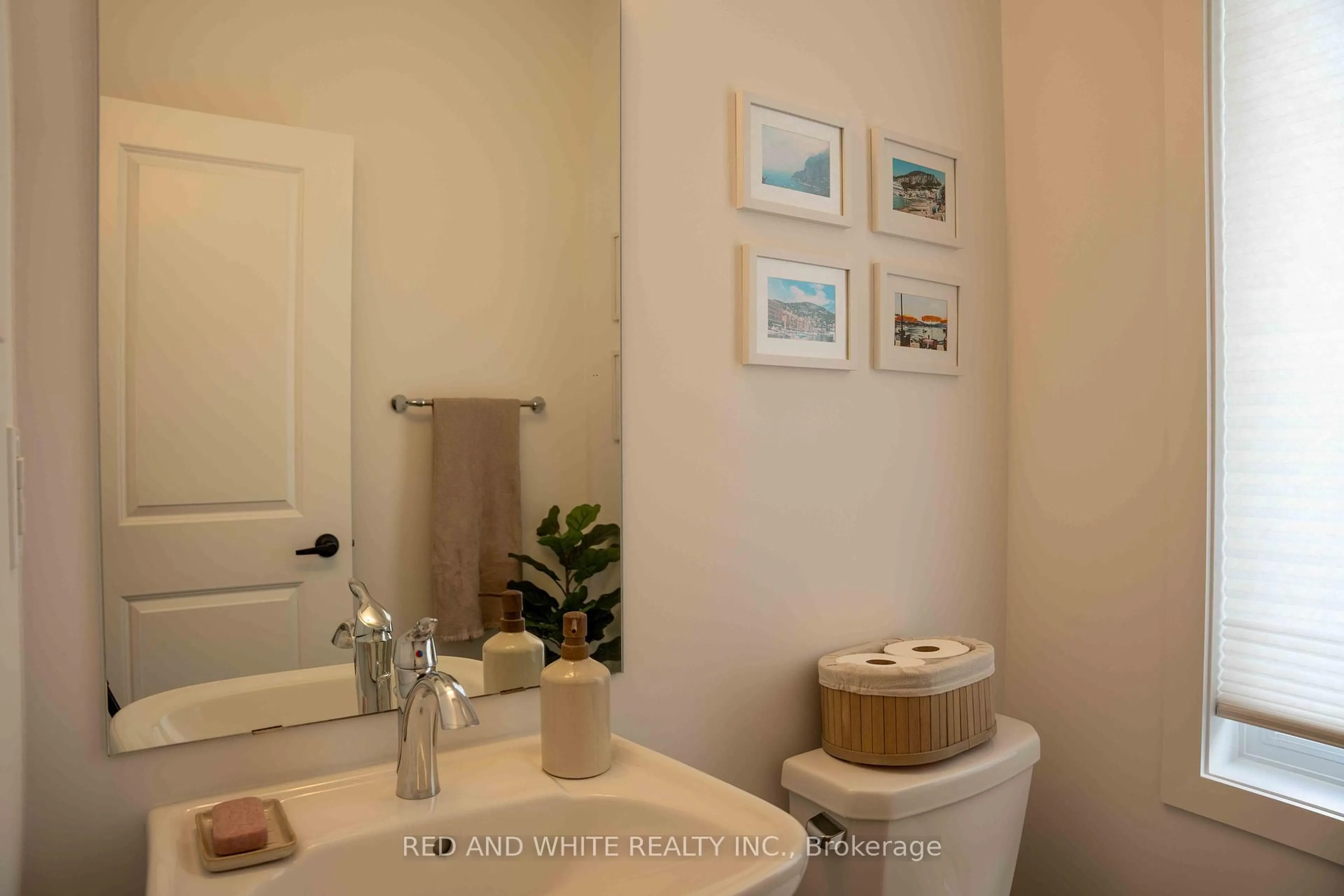 Standard bathroom, ceramic/tile floor for 350 River Rd #25, Cambridge Ontario N3C 0H4