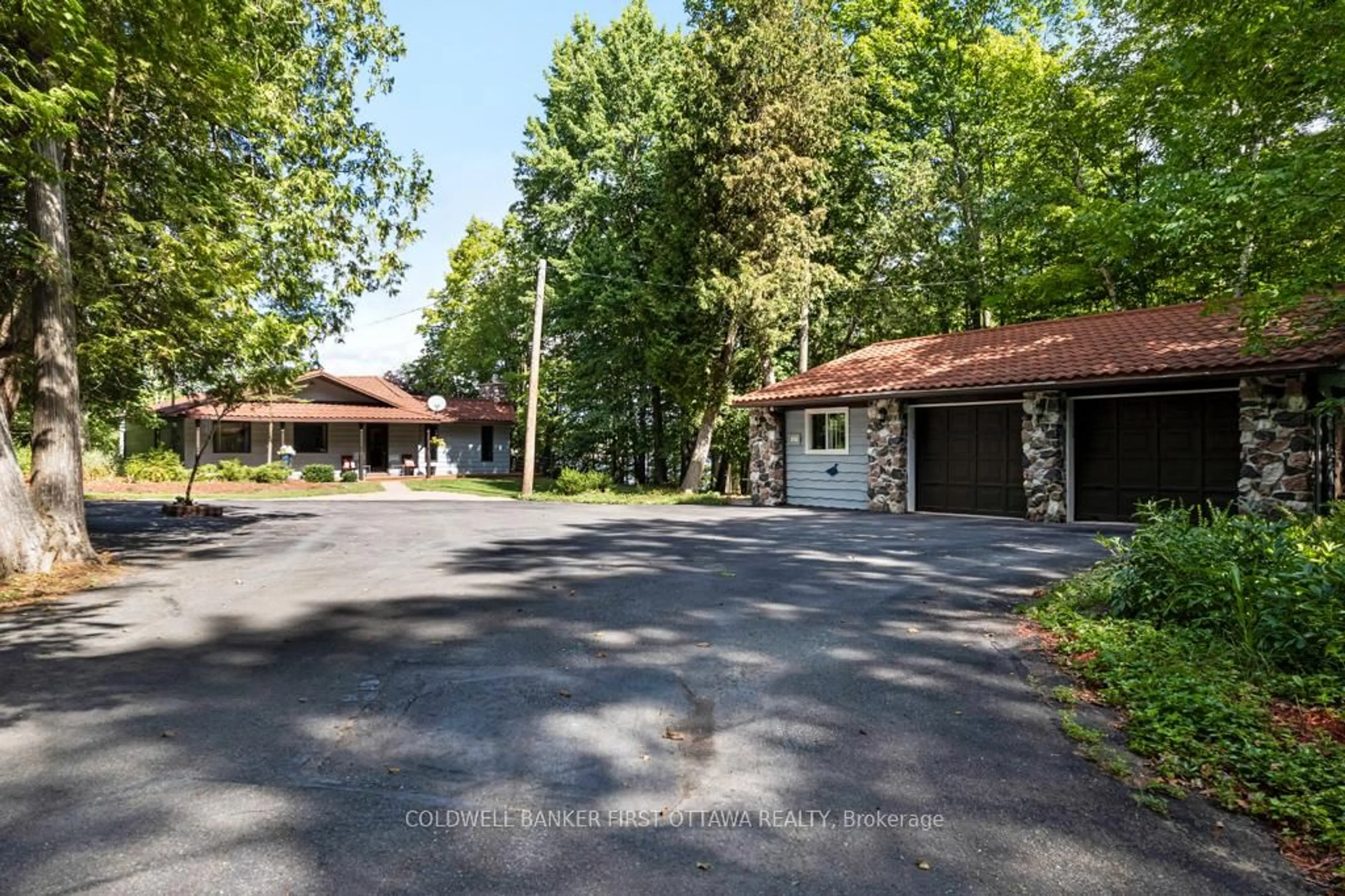 A pic from outside/outdoor area/front of a property/back of a property/a pic from drone, unknown for 1031 Shanny Bear Lane, Perth Road Ontario K0H 2L0
