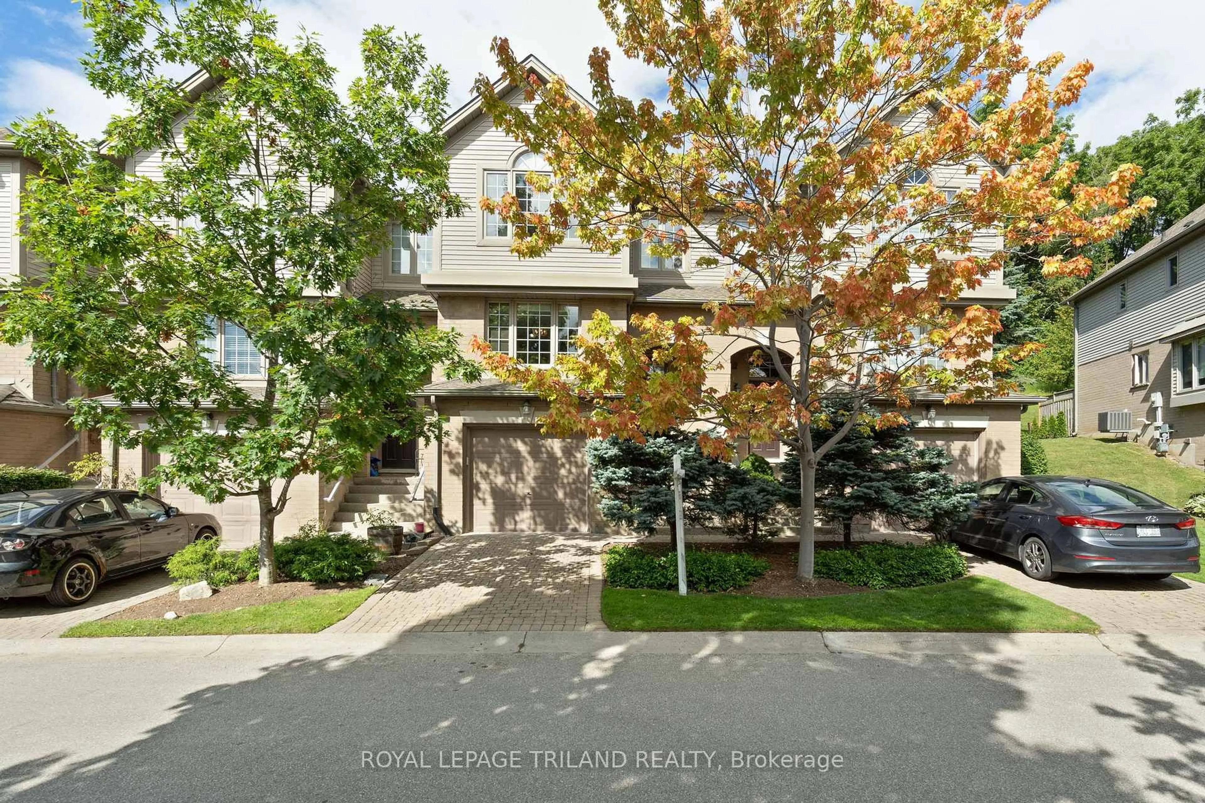A pic from outside/outdoor area/front of a property/back of a property/a pic from drone, street for 270 North Centre Rd #27, London North Ontario N6G 5E2