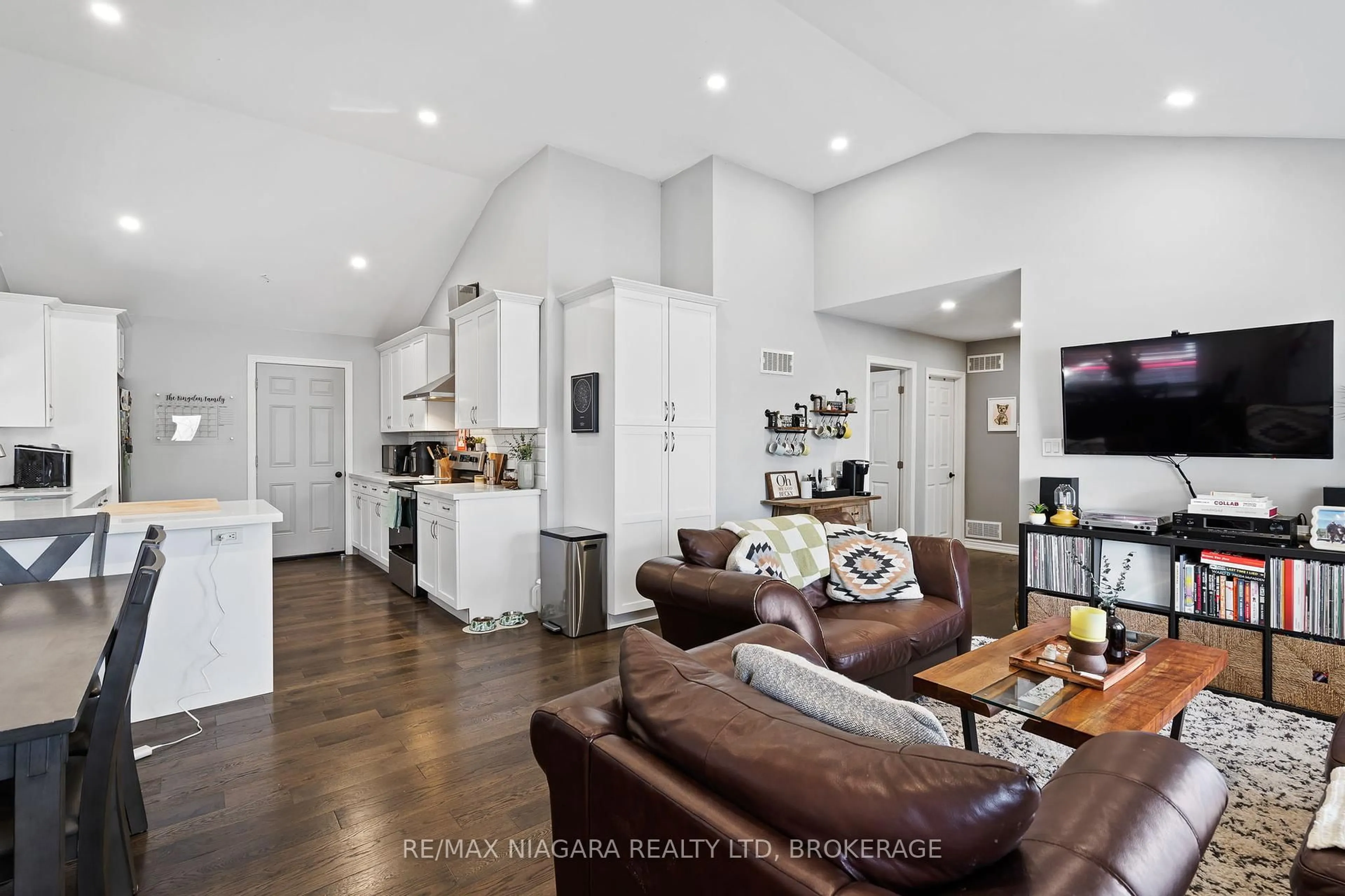Open concept kitchen, unknown for 127 St Davids Rd, Thorold Ontario L2V 2L8
