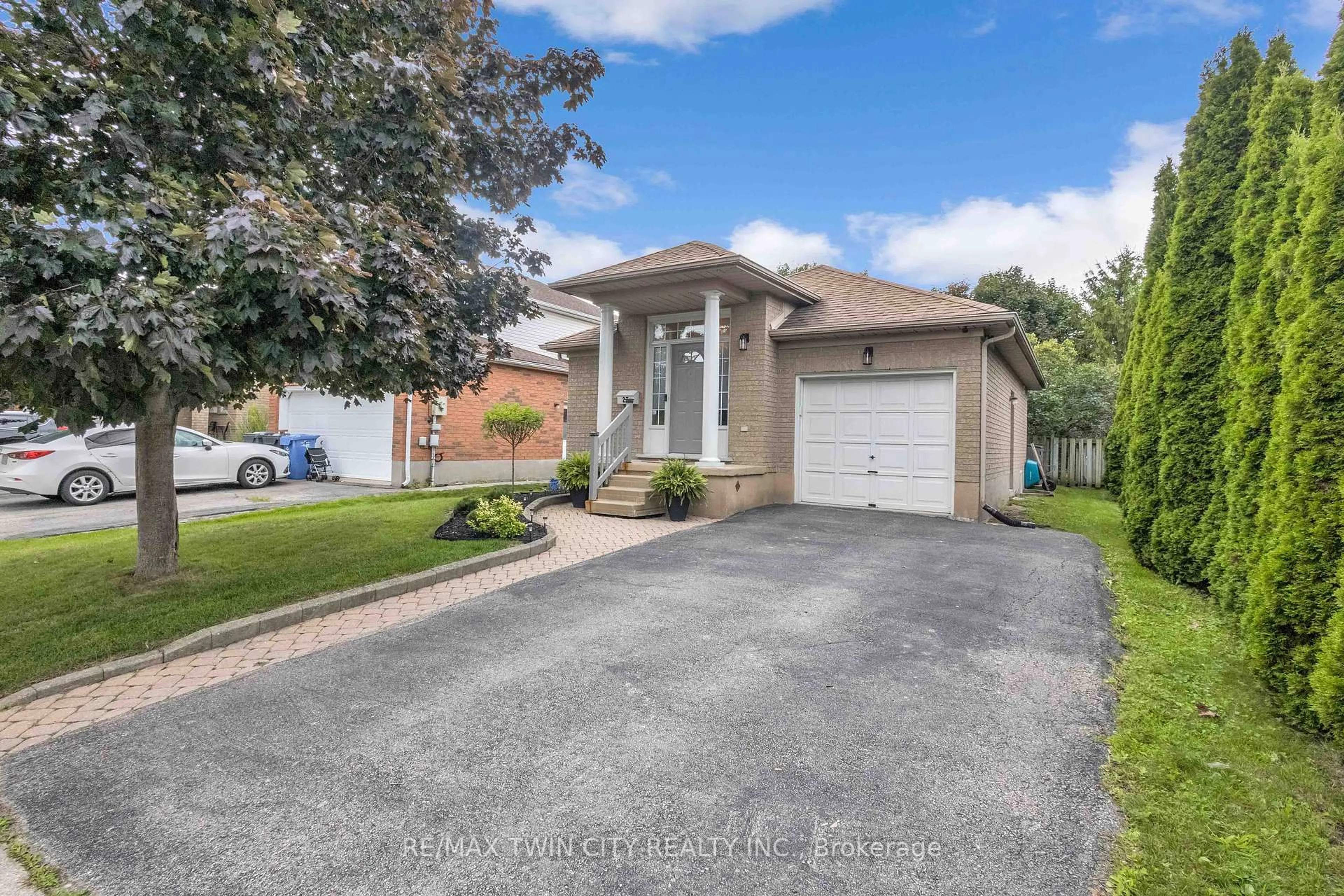 A pic from outside/outdoor area/front of a property/back of a property/a pic from drone, street for 27 Candlewood Dr, Guelph Ontario N1K 1T5