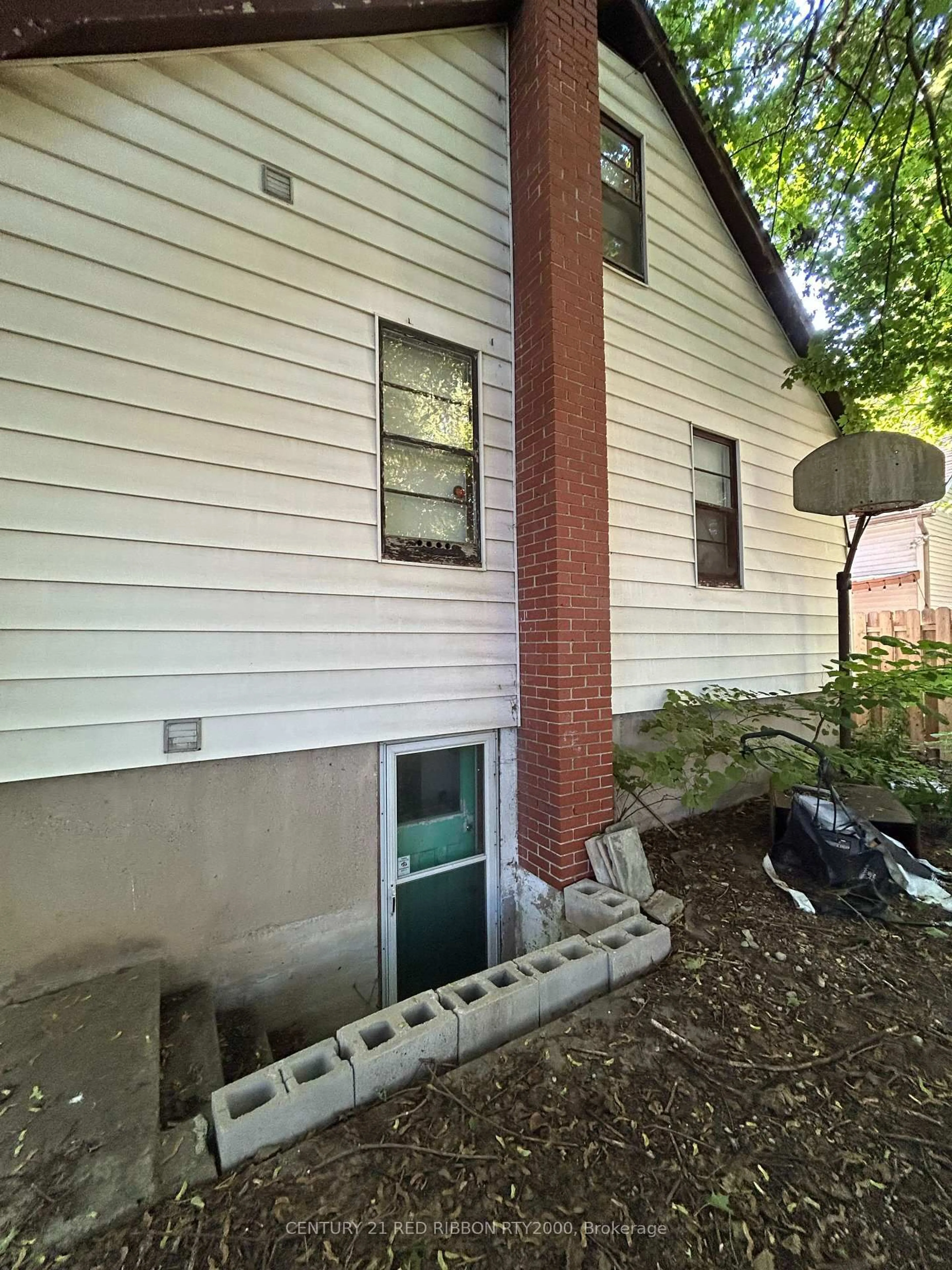 Home with brick exterior material, street for 45 Fairview Ave, London South Ontario N6C 4T4