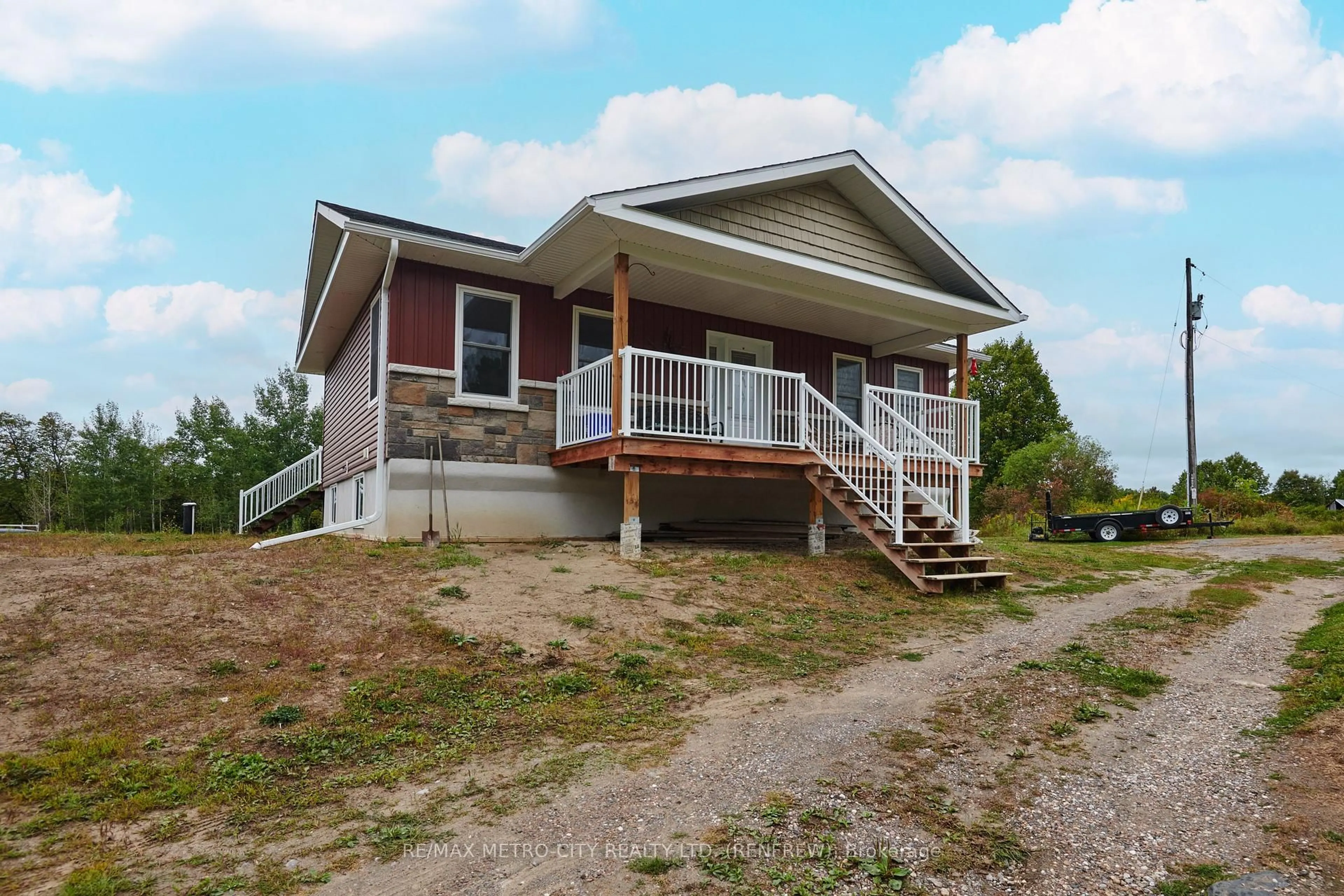 Home with vinyl exterior material, building for 132 Stufko Rd, Renfrew Ontario K7V 3Z7